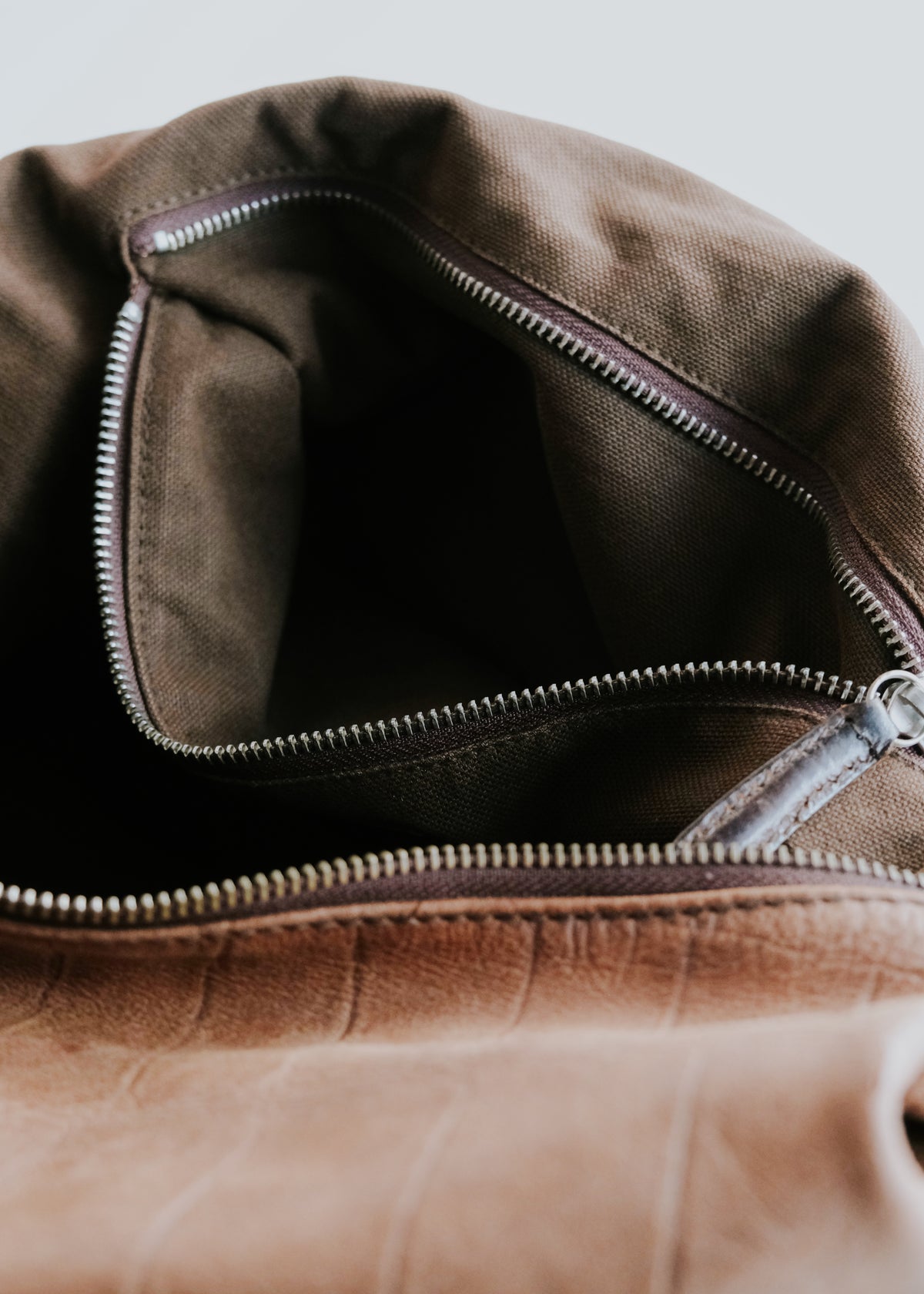 Italian handmade leather one shoulder bag with jill handle