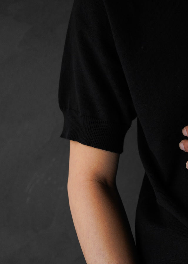 SHOOP 26SS crossed stripe v-neck / Black