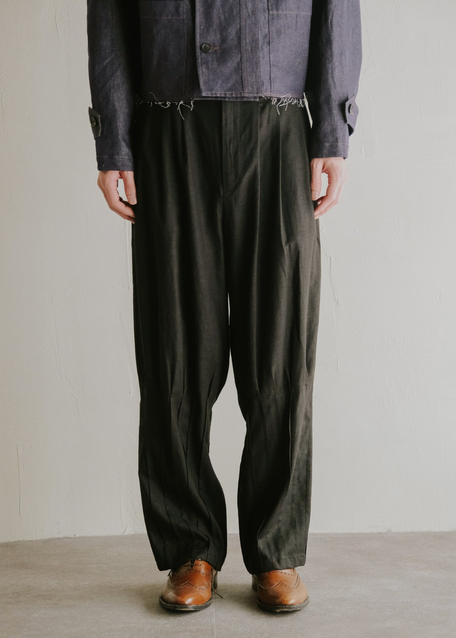 HOMO LUDENS 26SS pintuck linen slacks / Black
