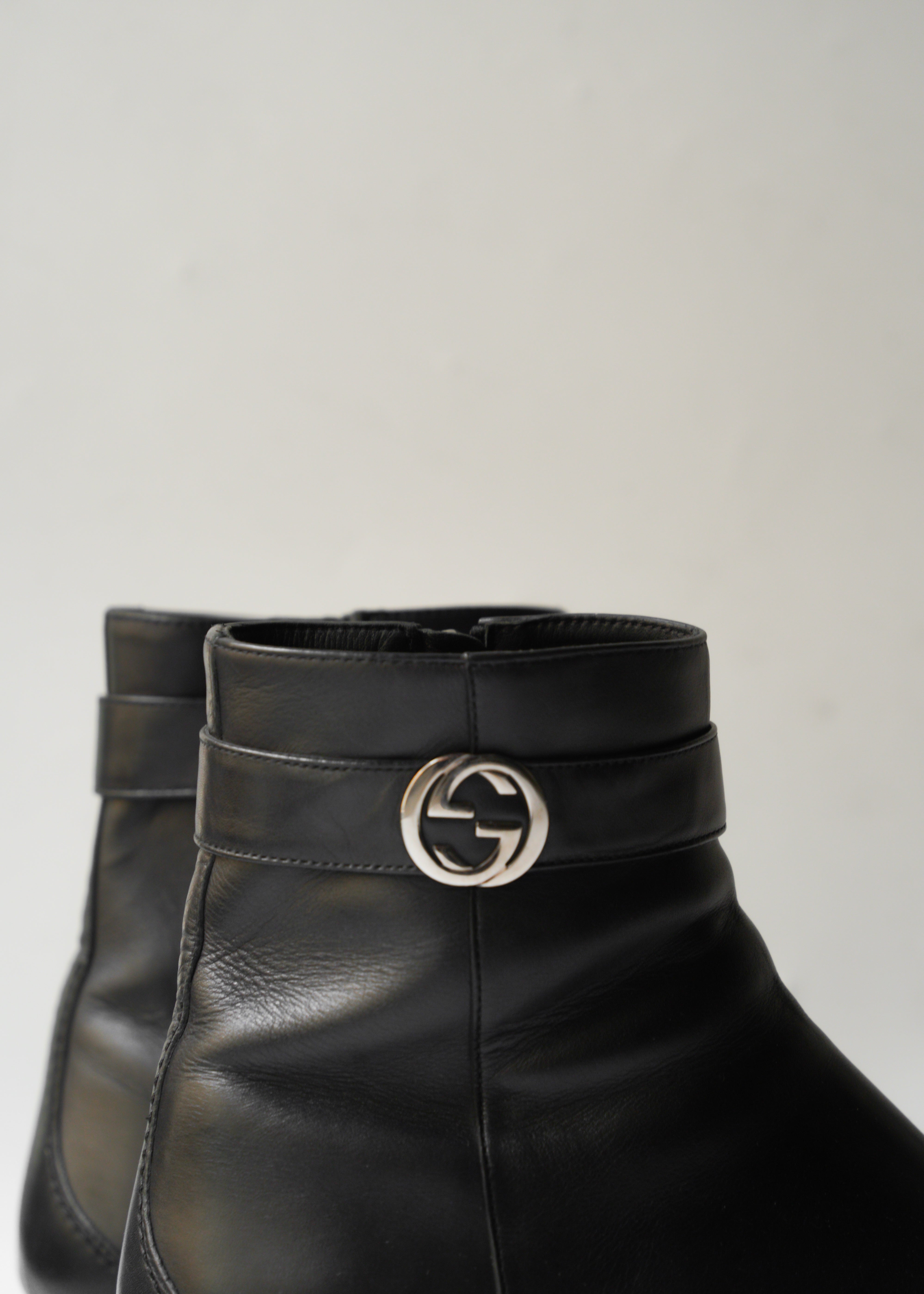 00's GUCCI Interlocking G     Chisel-toe side zip boots