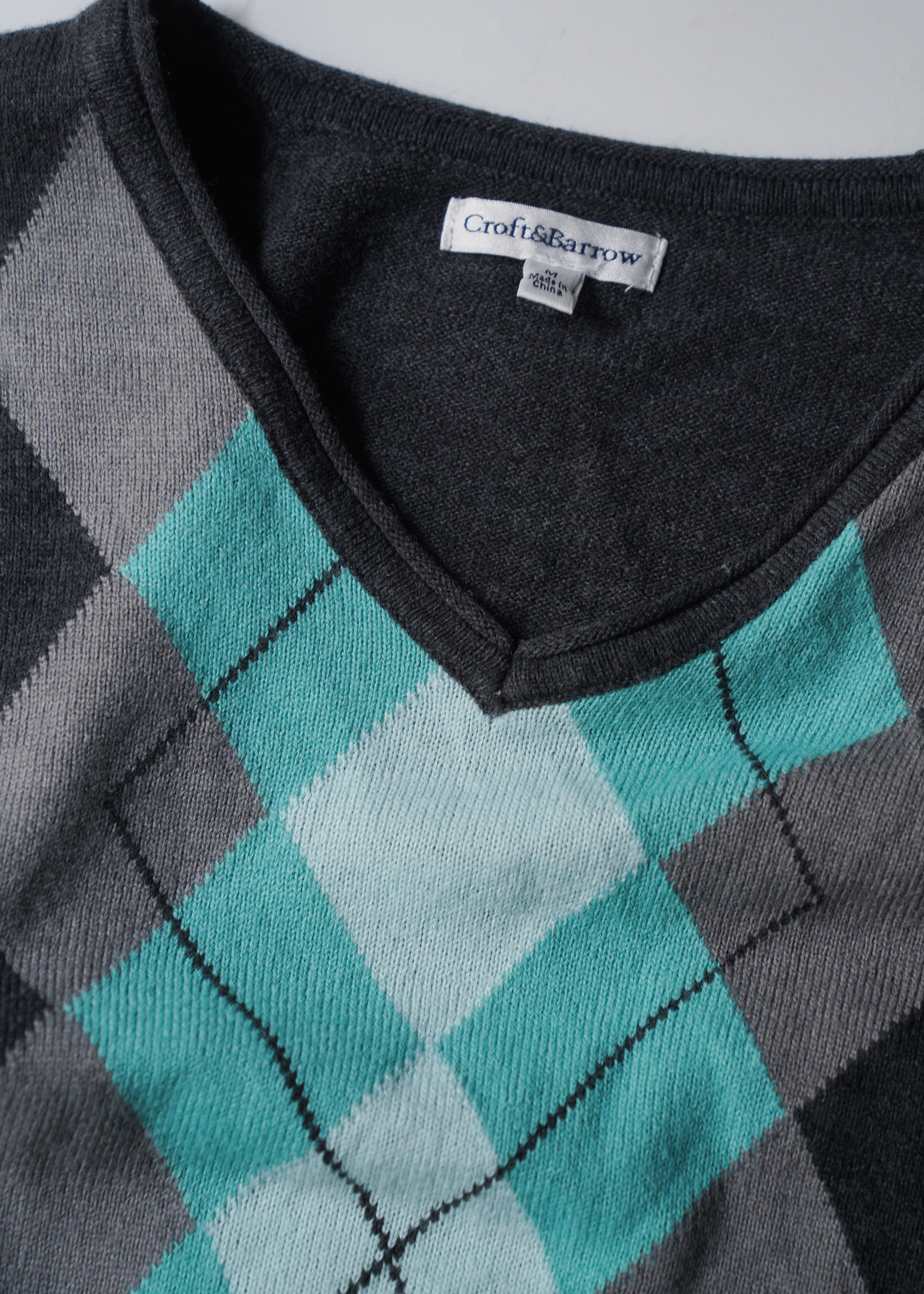 v neck argyle knit