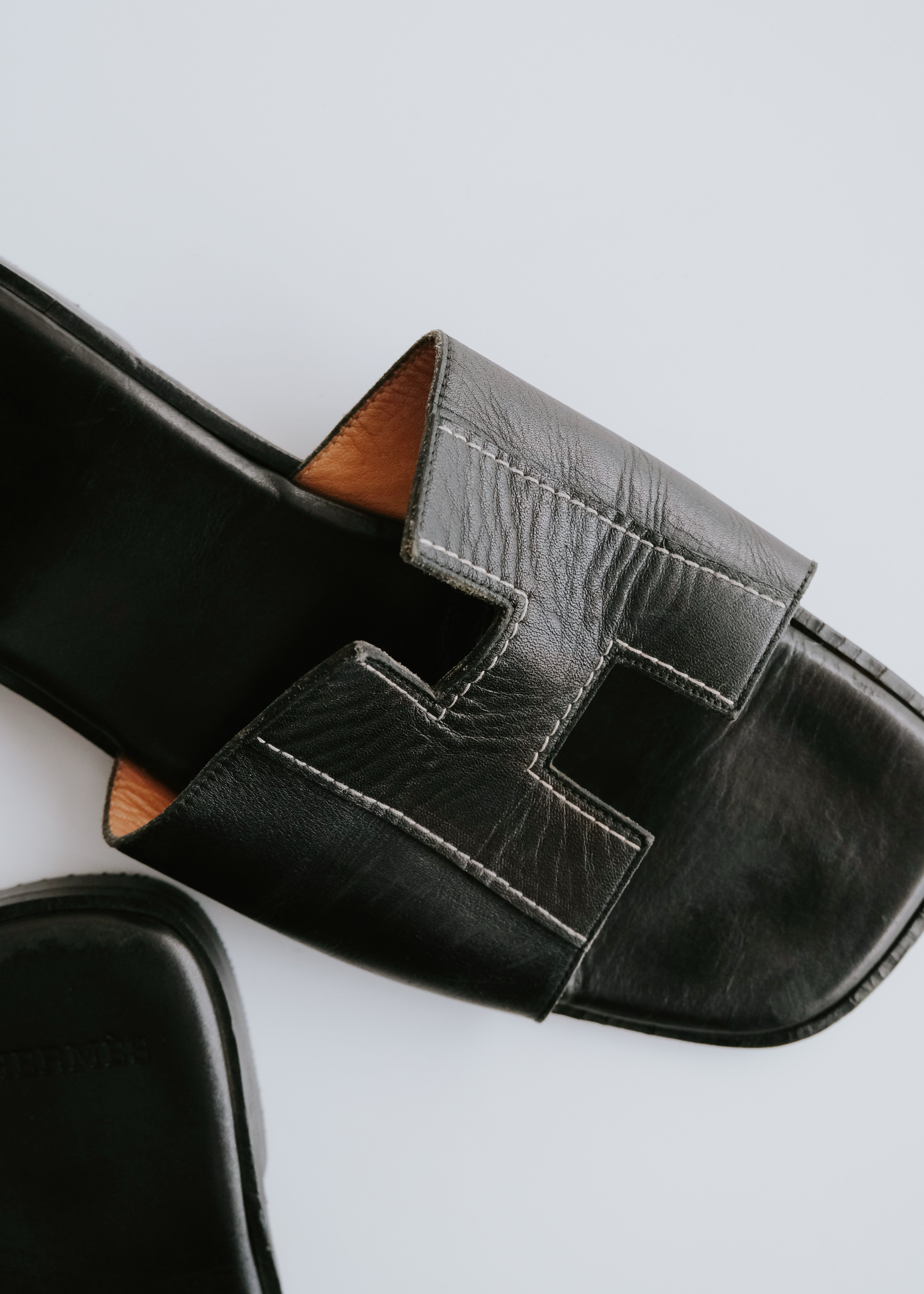 00-10's HERMÈS Izmir leather sandals