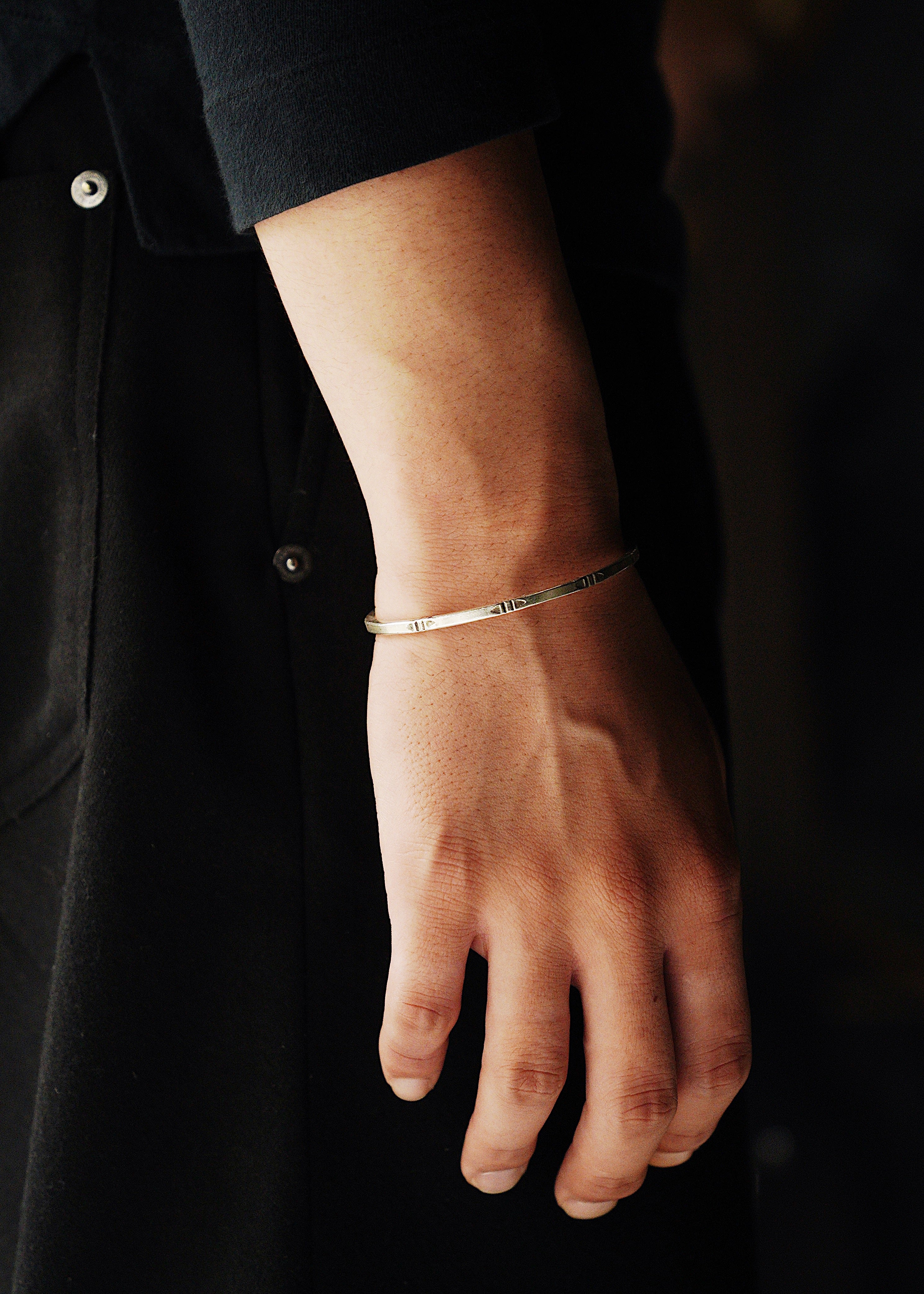 karen silver narrow Geometric patterns bangle