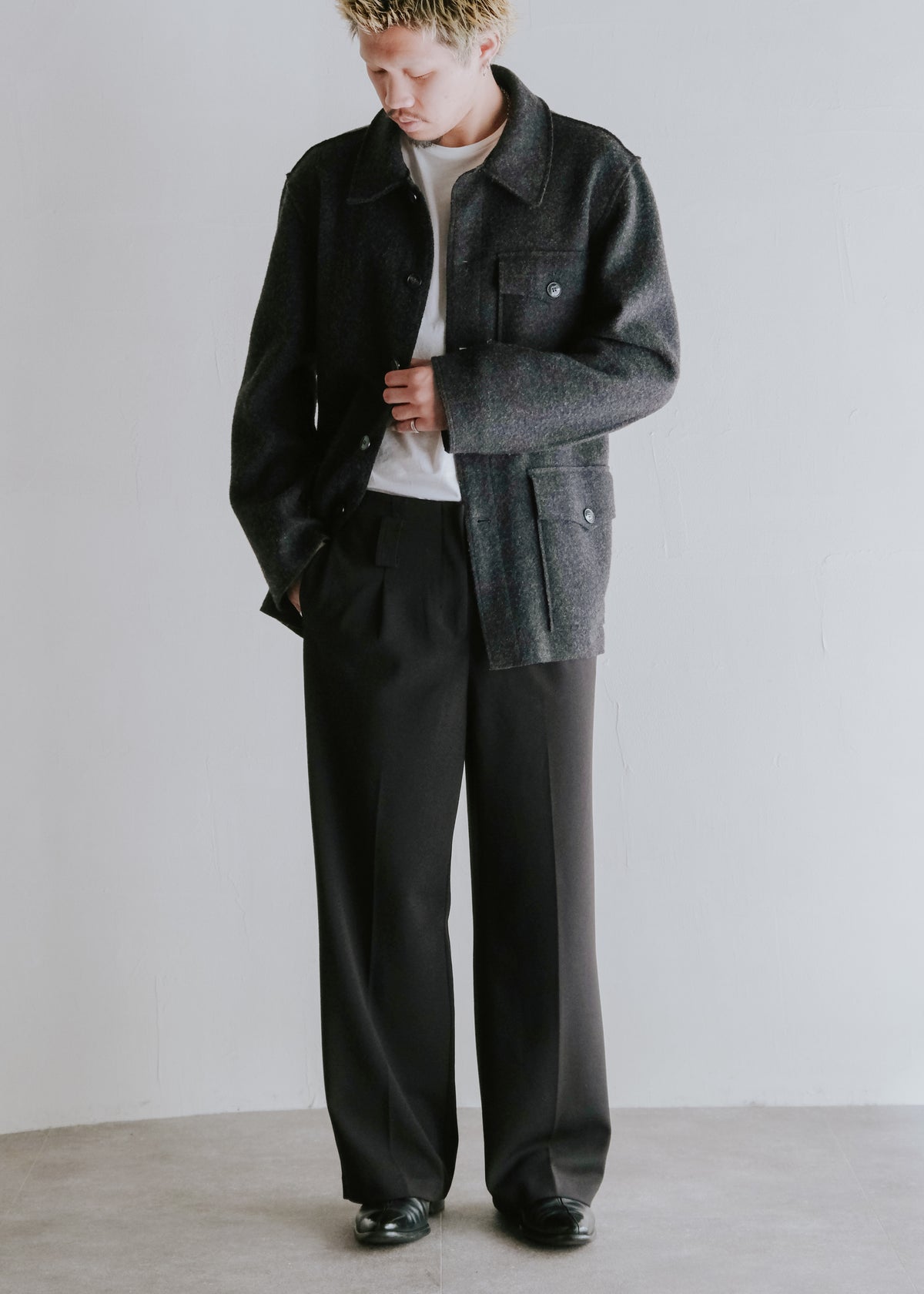 tucked center crease relax tapered trousers