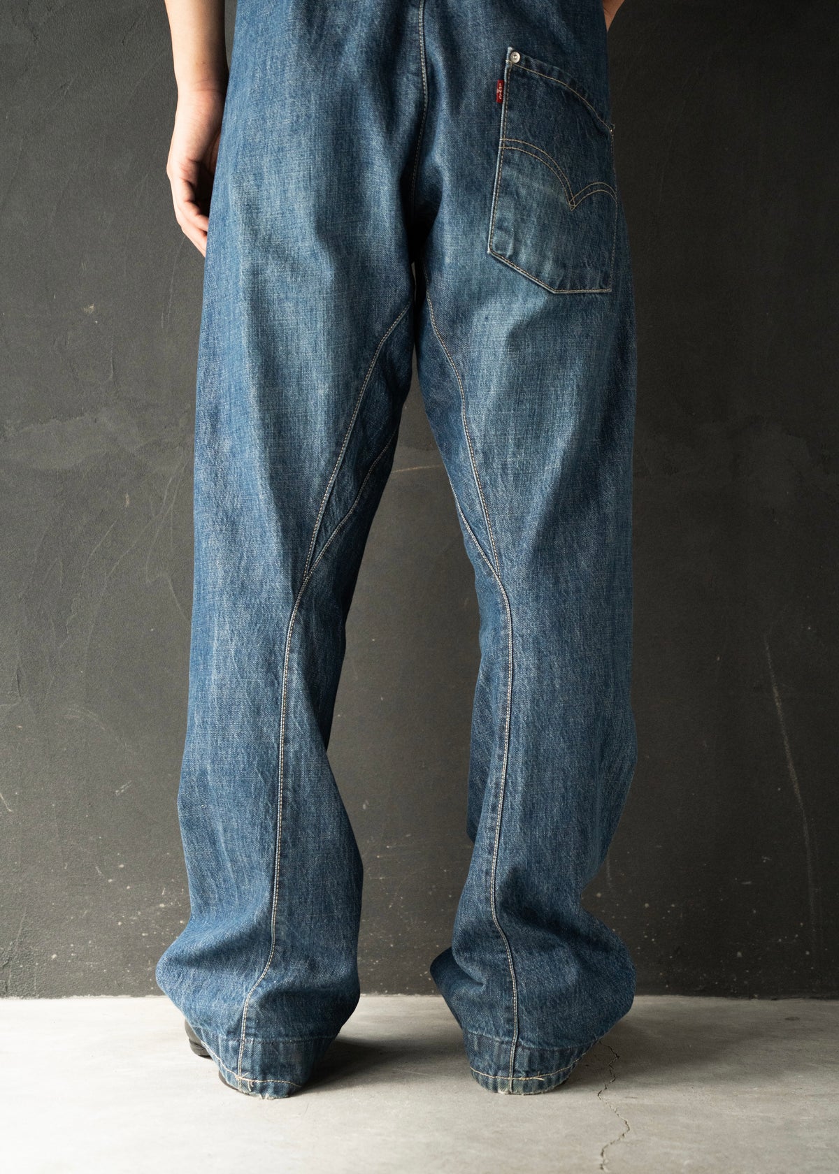 00’s Euro  Levi’s draping loose fit jeans