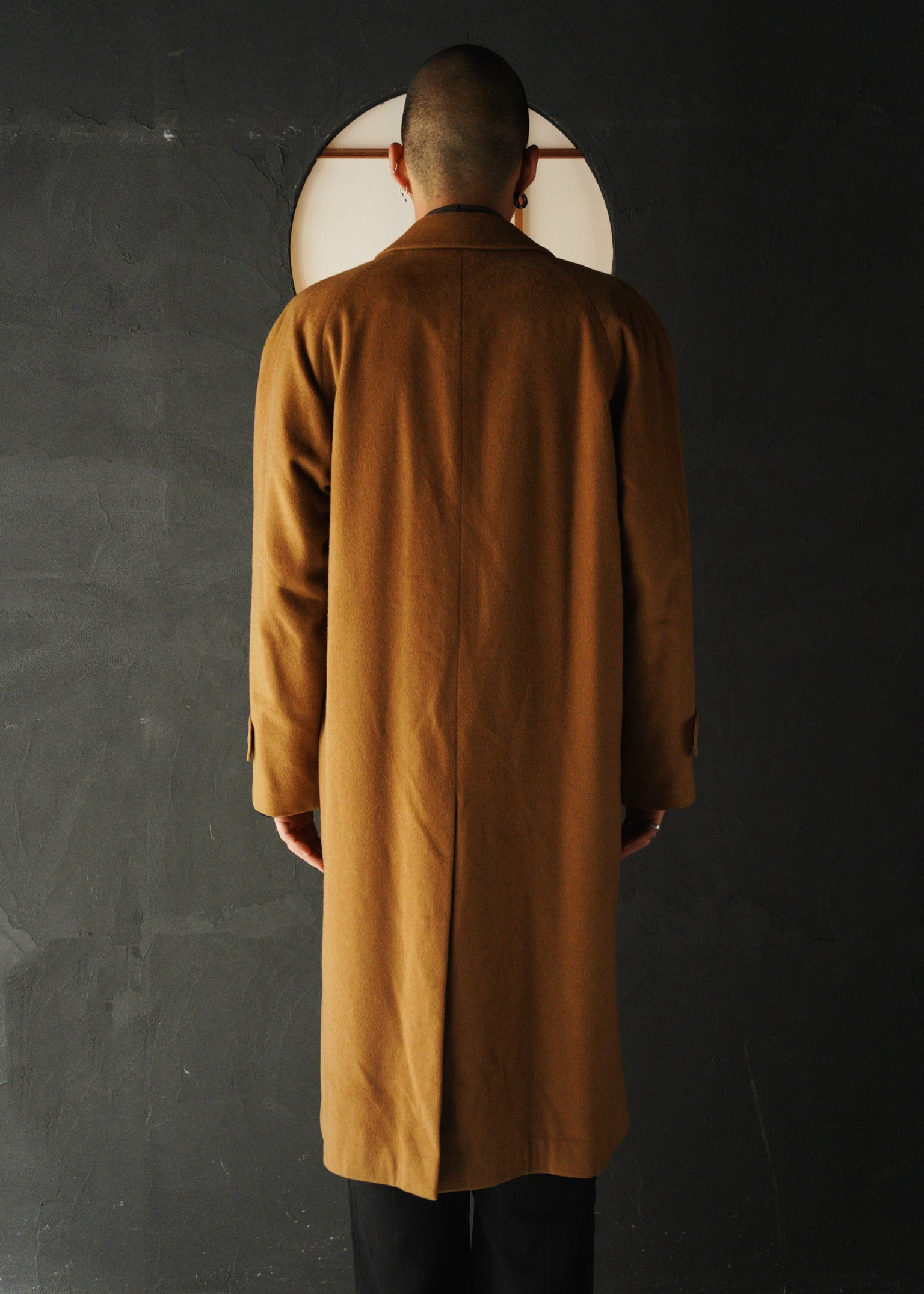 Raglan sleeve cashmere balmacaan coat