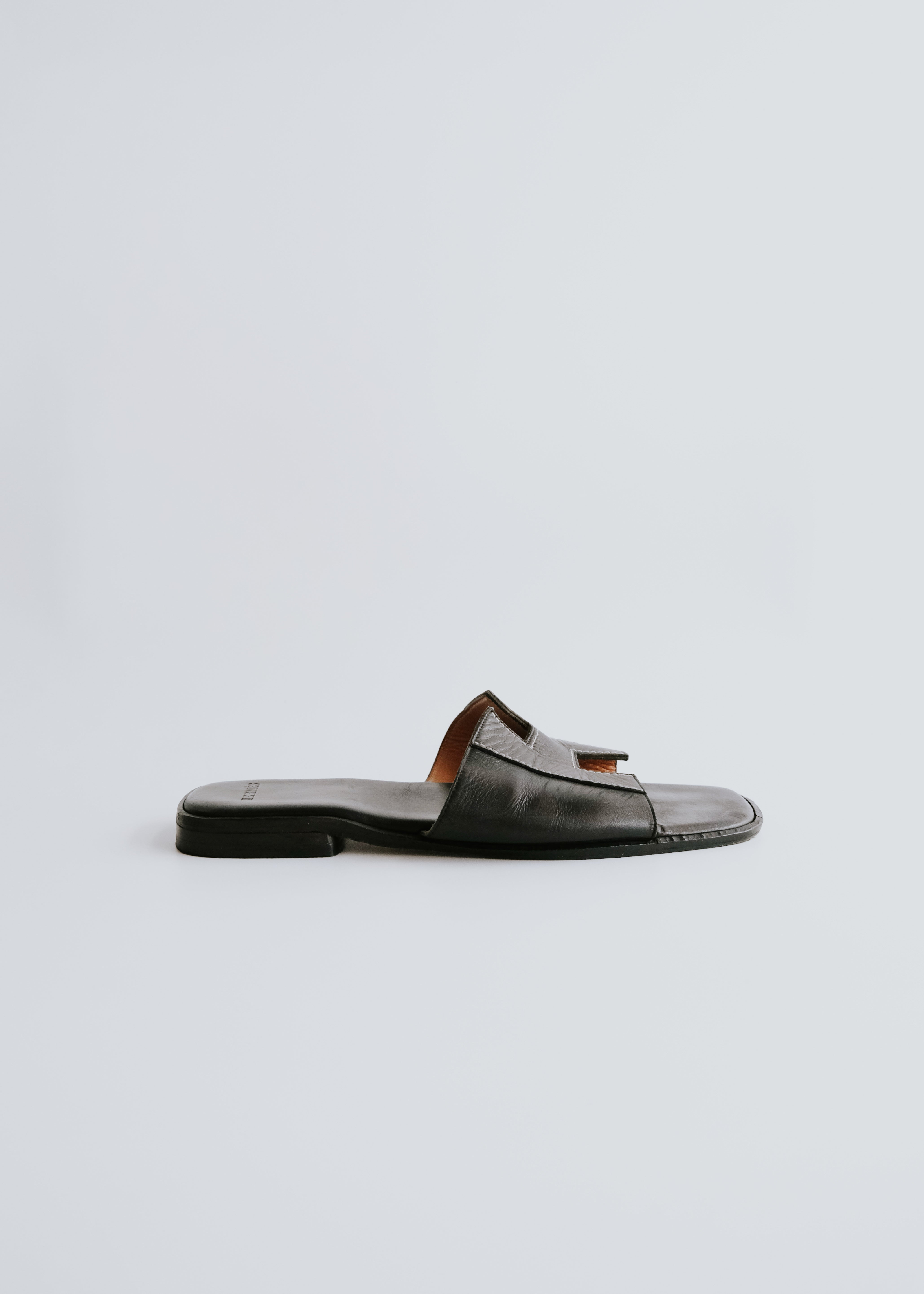 00-10's HERMÈS Izmir leather sandals