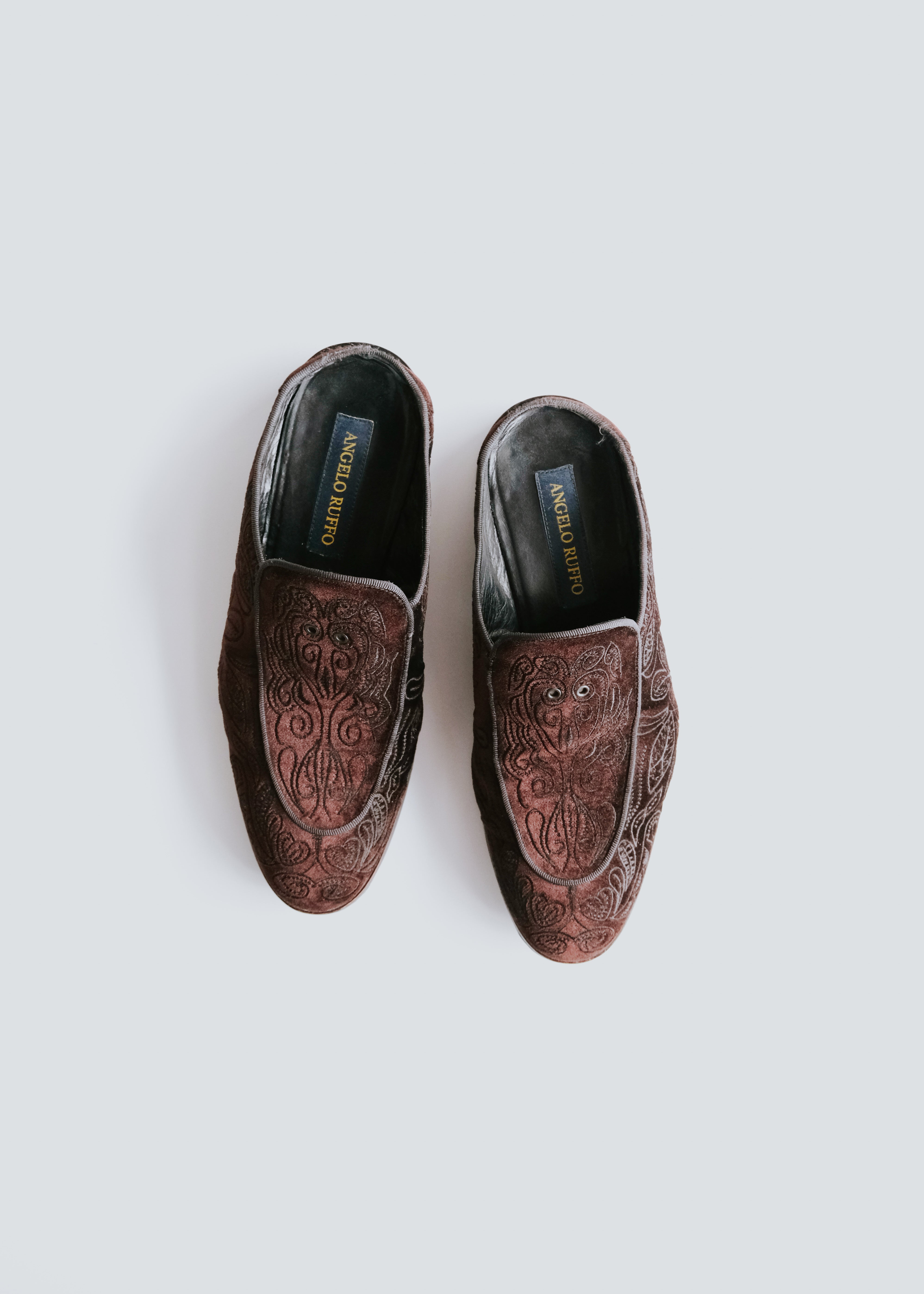 ANGELO RUFFO velvet embroidered U-moc mule