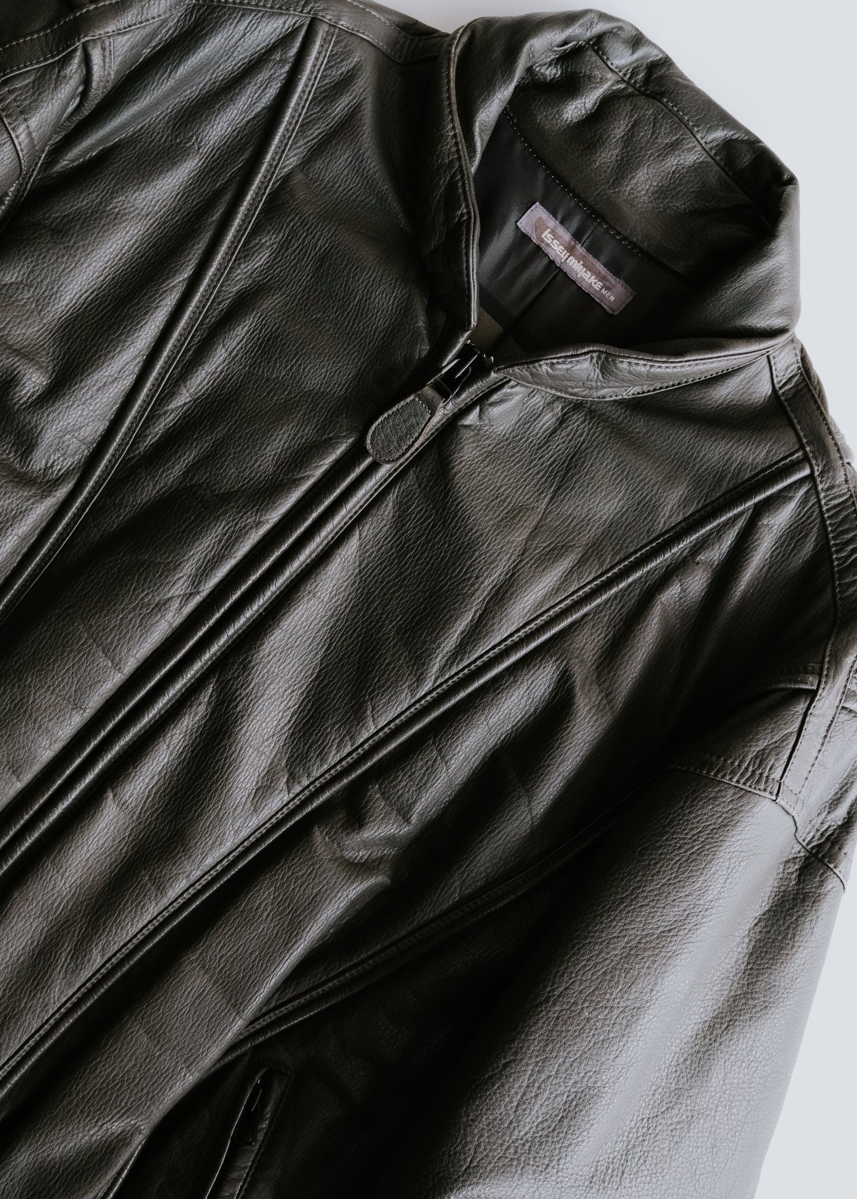ISSEY MIYAKE 82AW paneled bomber cow leather jacket