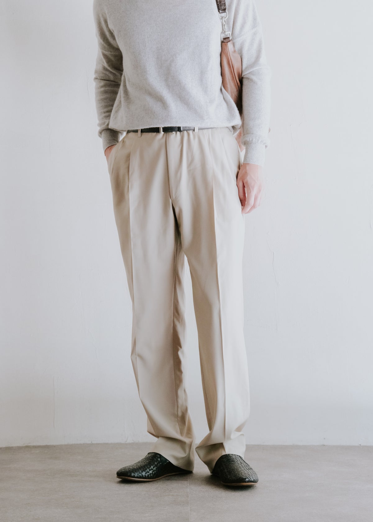 00's ADER Sartoria 1978 by Loro piana Super 120's wool two tucked relaxing tapered slacks