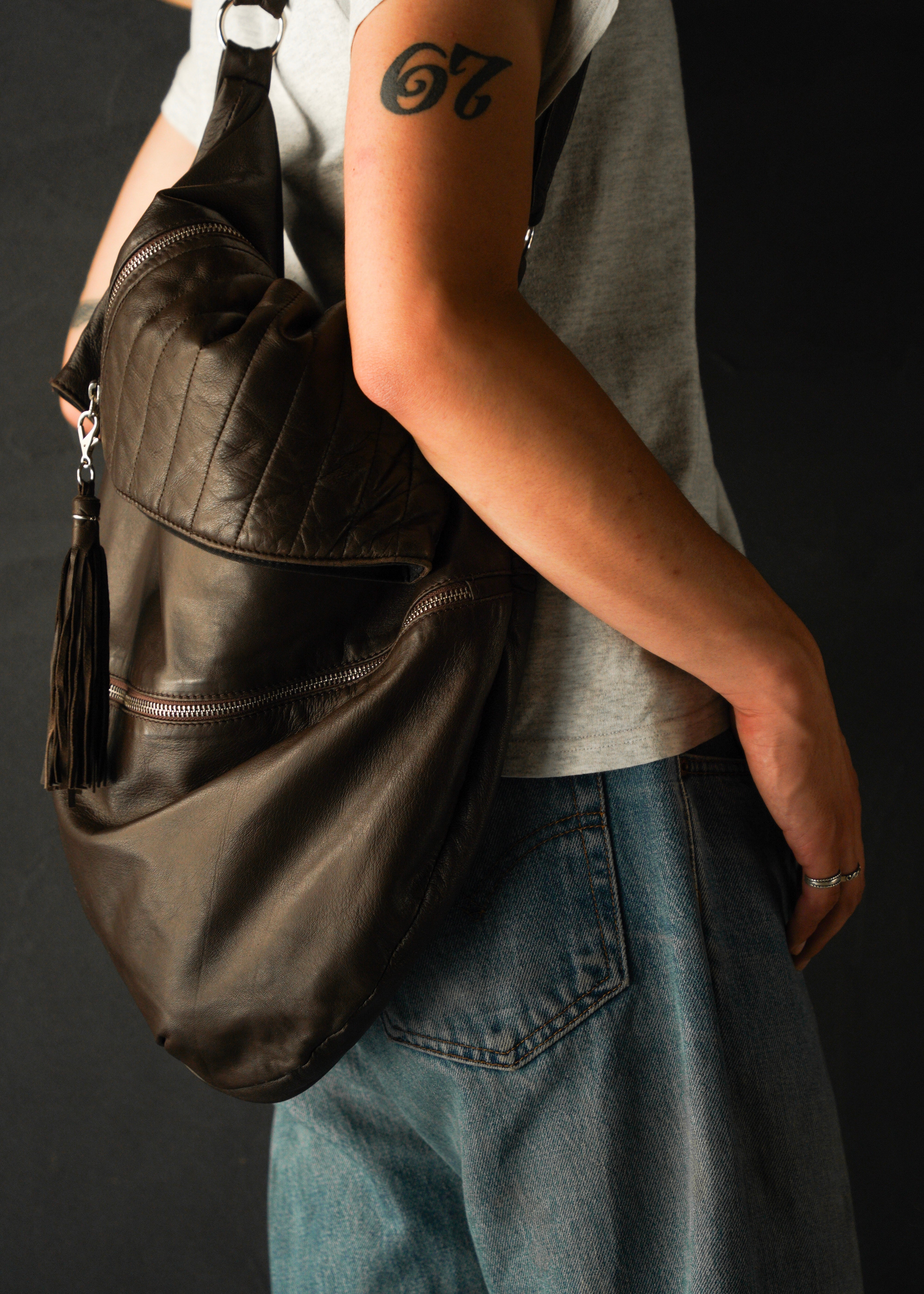 Multi zip pocket 2 way leather shoulder bag