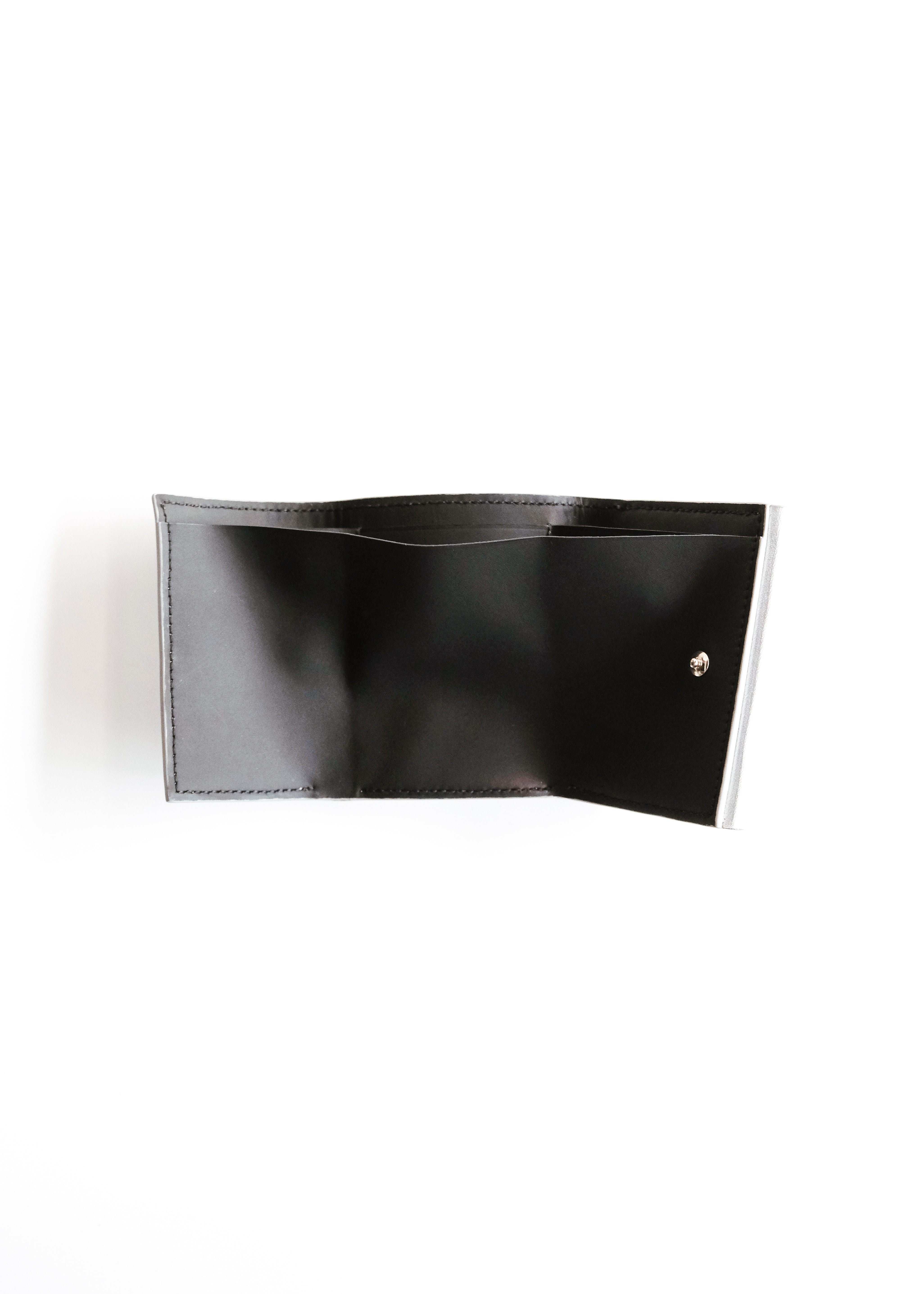 beta post steelic trifold wallet 050 Black メンズ