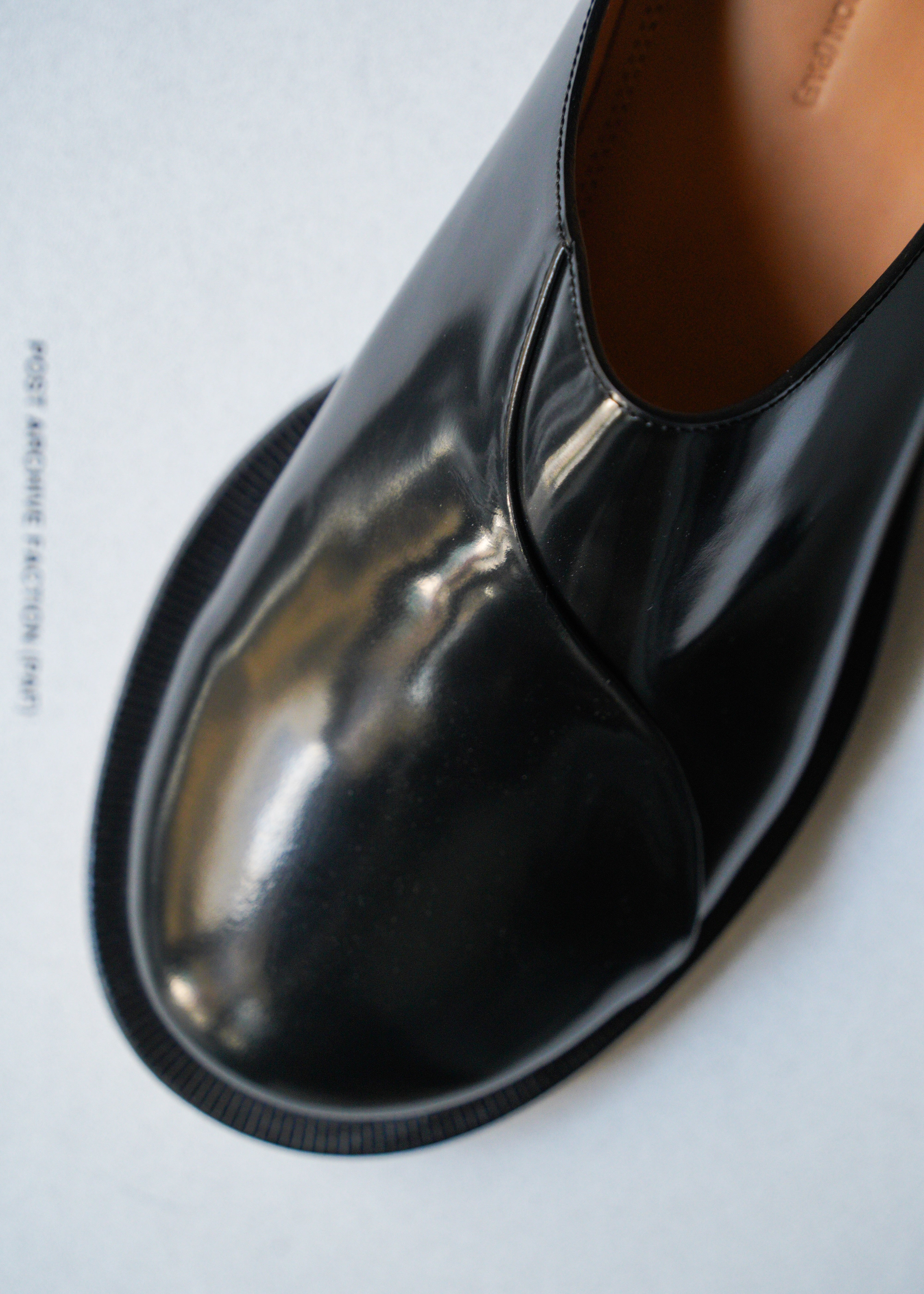 POST ARCHIVE FACTION 26SS Curved Slides / Glossy Black