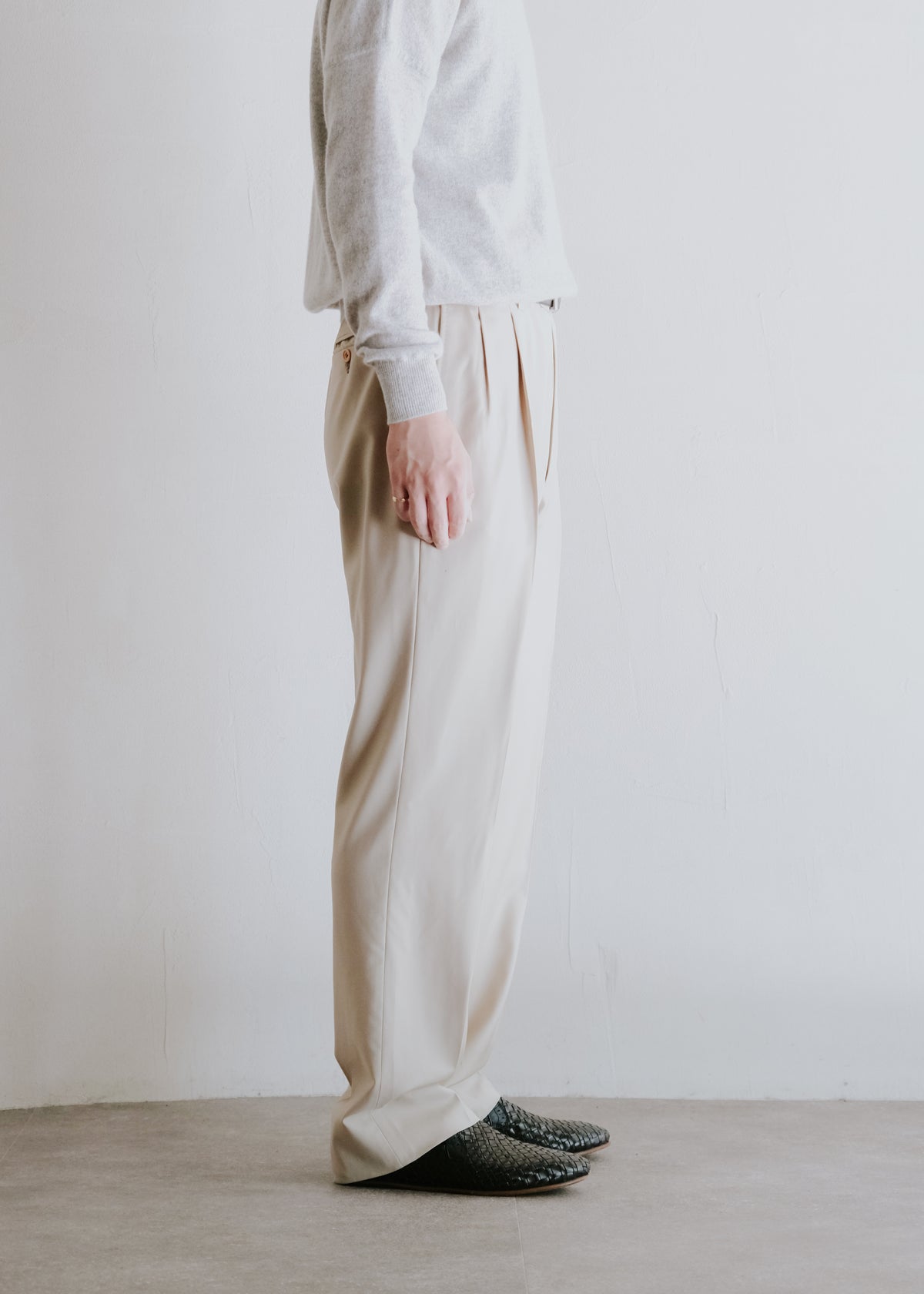 00's ADER Sartoria 1978 by Loro piana Super 120's wool two tucked relaxing tapered slacks