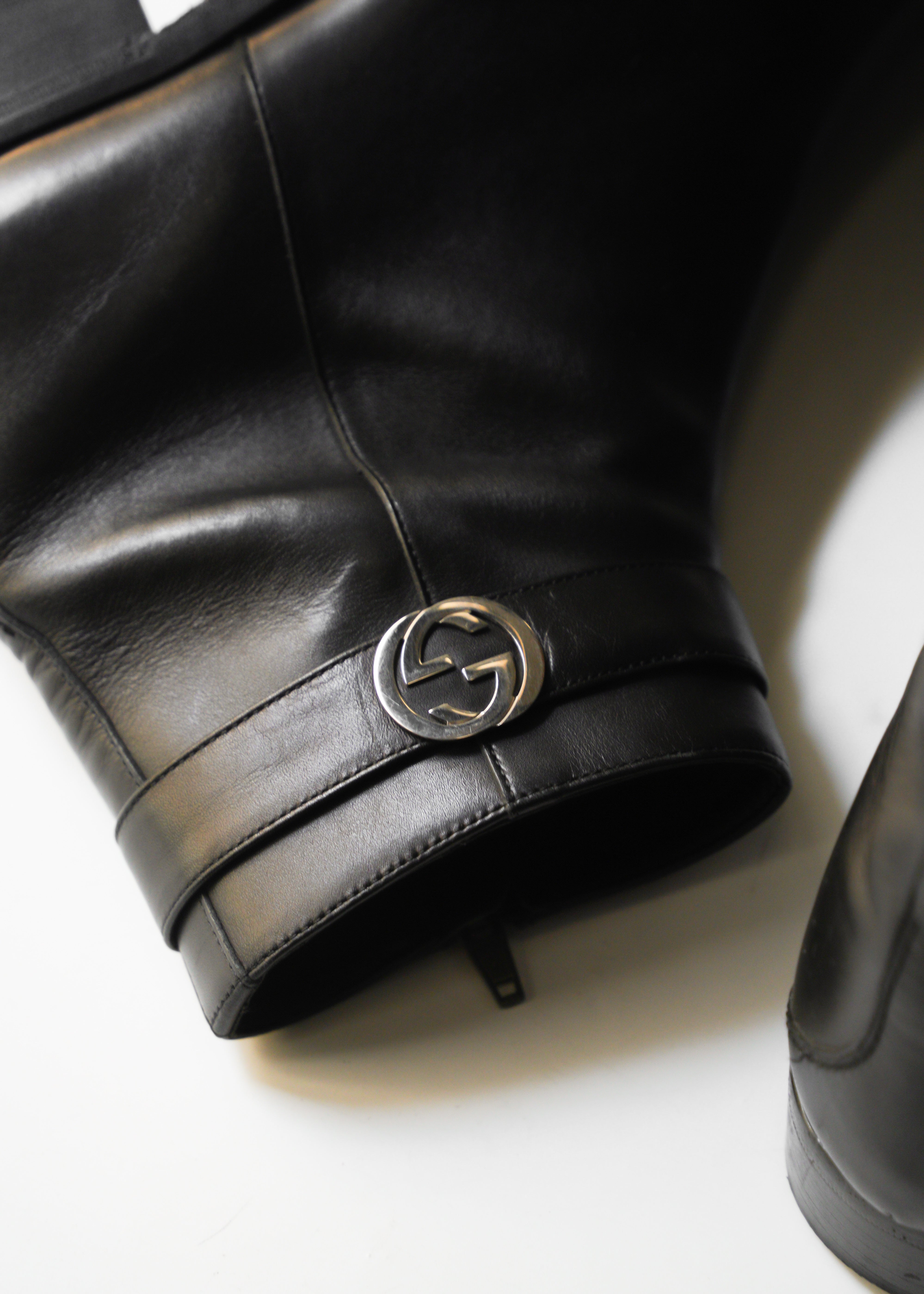 00's GUCCI Interlocking G     Chisel-toe side zip boots