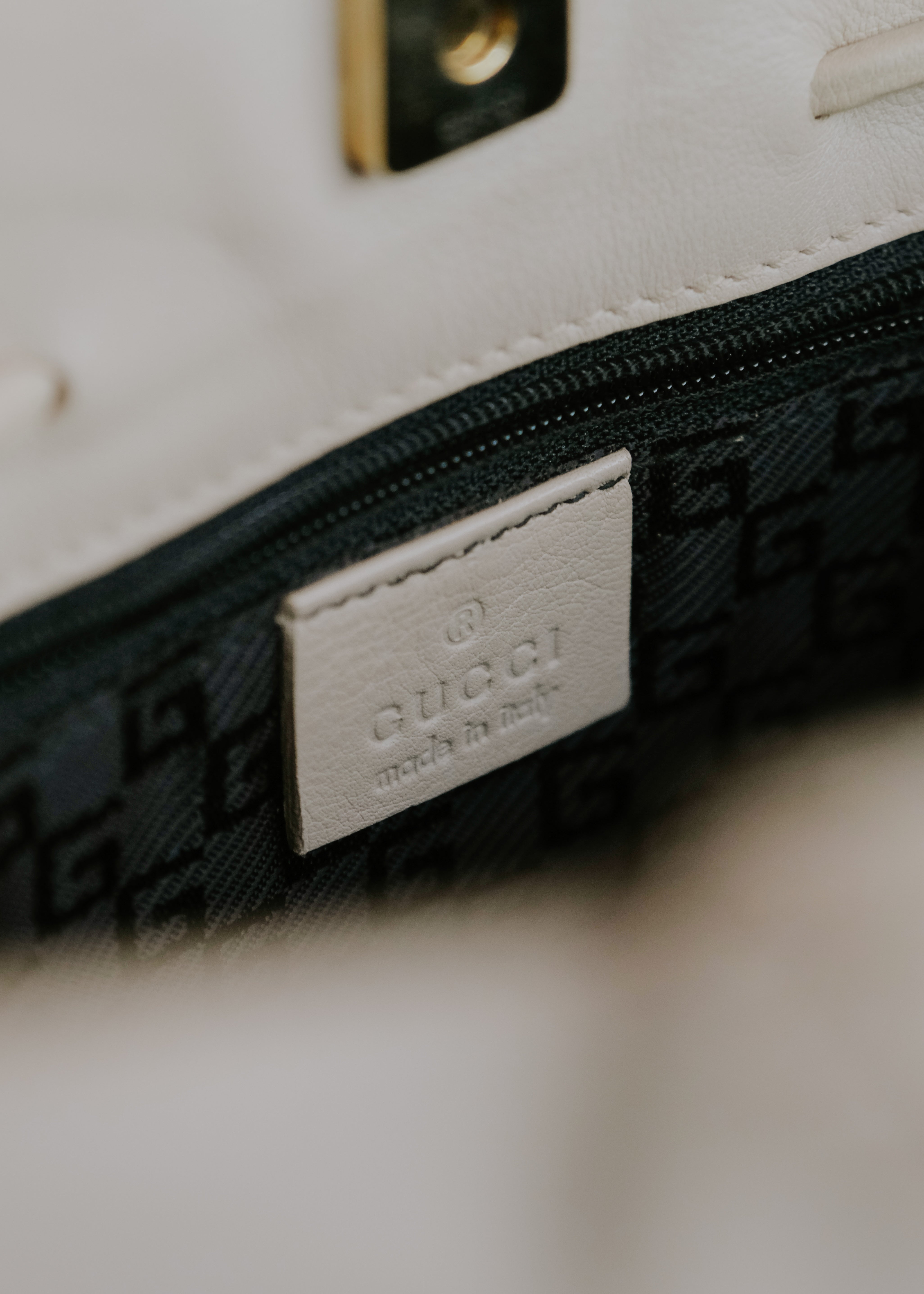 00's GUCCI coded leather hand bag