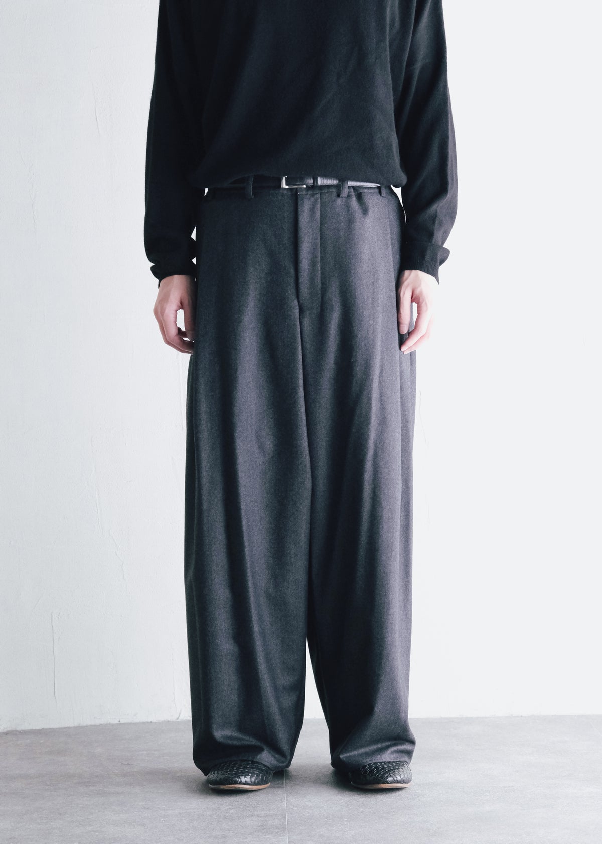nonnotte 26AW Draping Crotch Box Pleats One- Tuck Trousers Super 120’s Shadow Herringbone / Charcoal Top