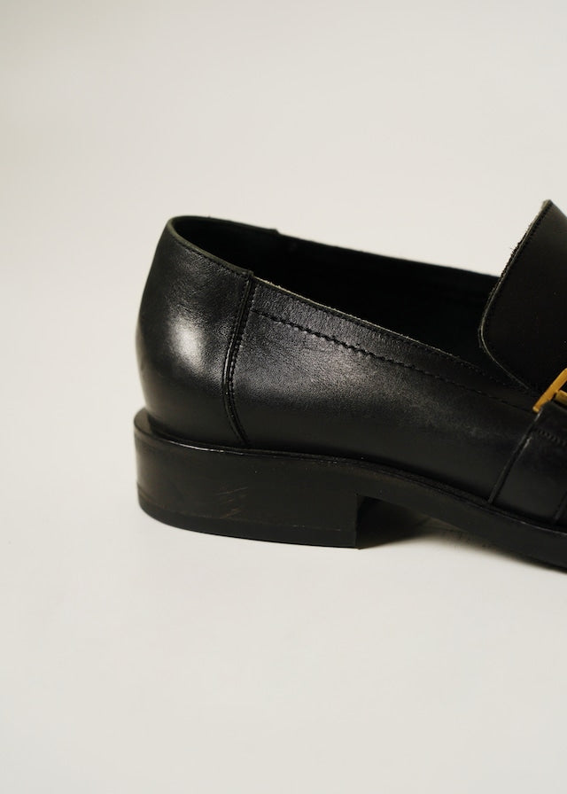 00's - GUCCI leather strapped loafer