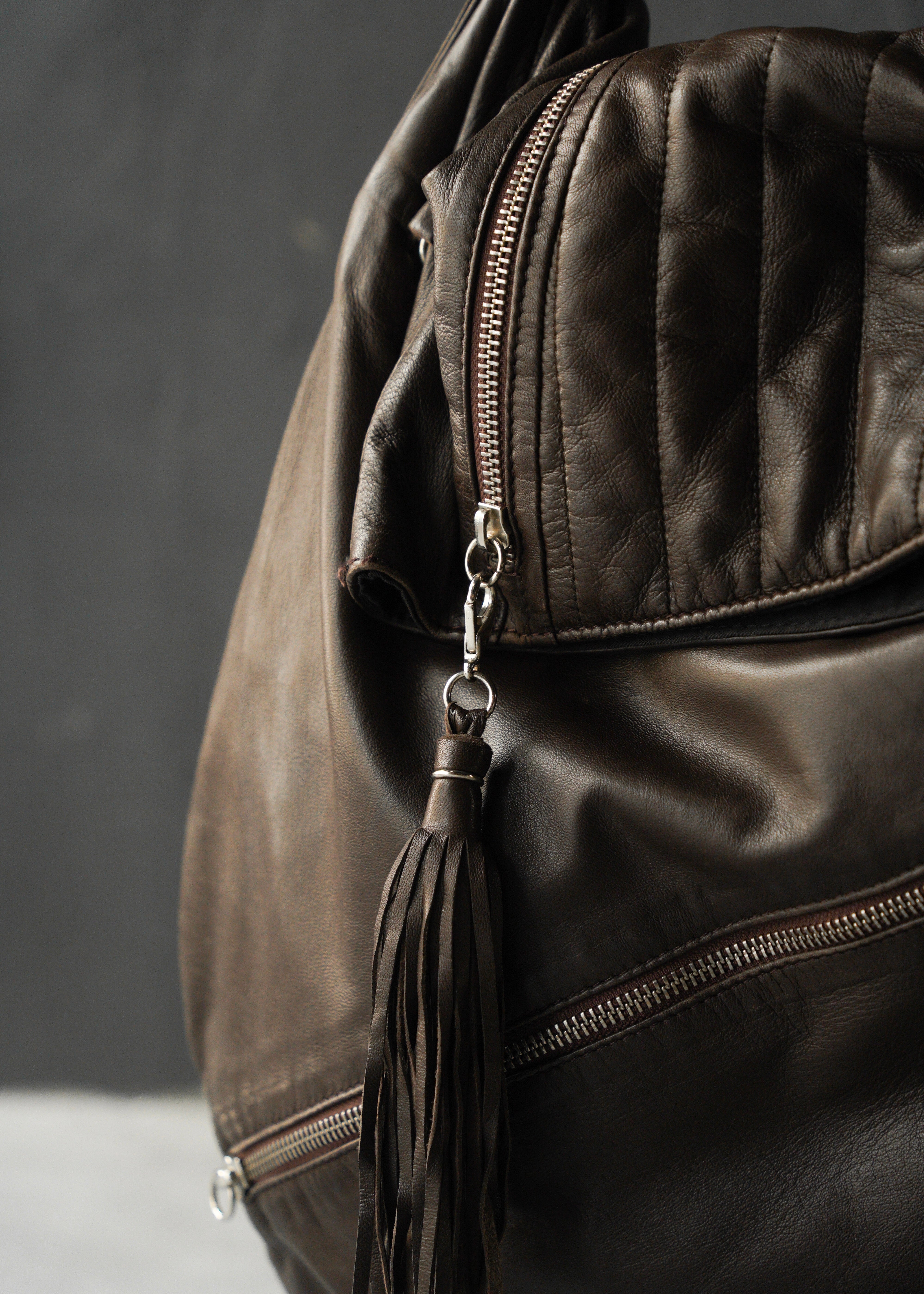 Multi zip pocket 2 way leather shoulder bag
