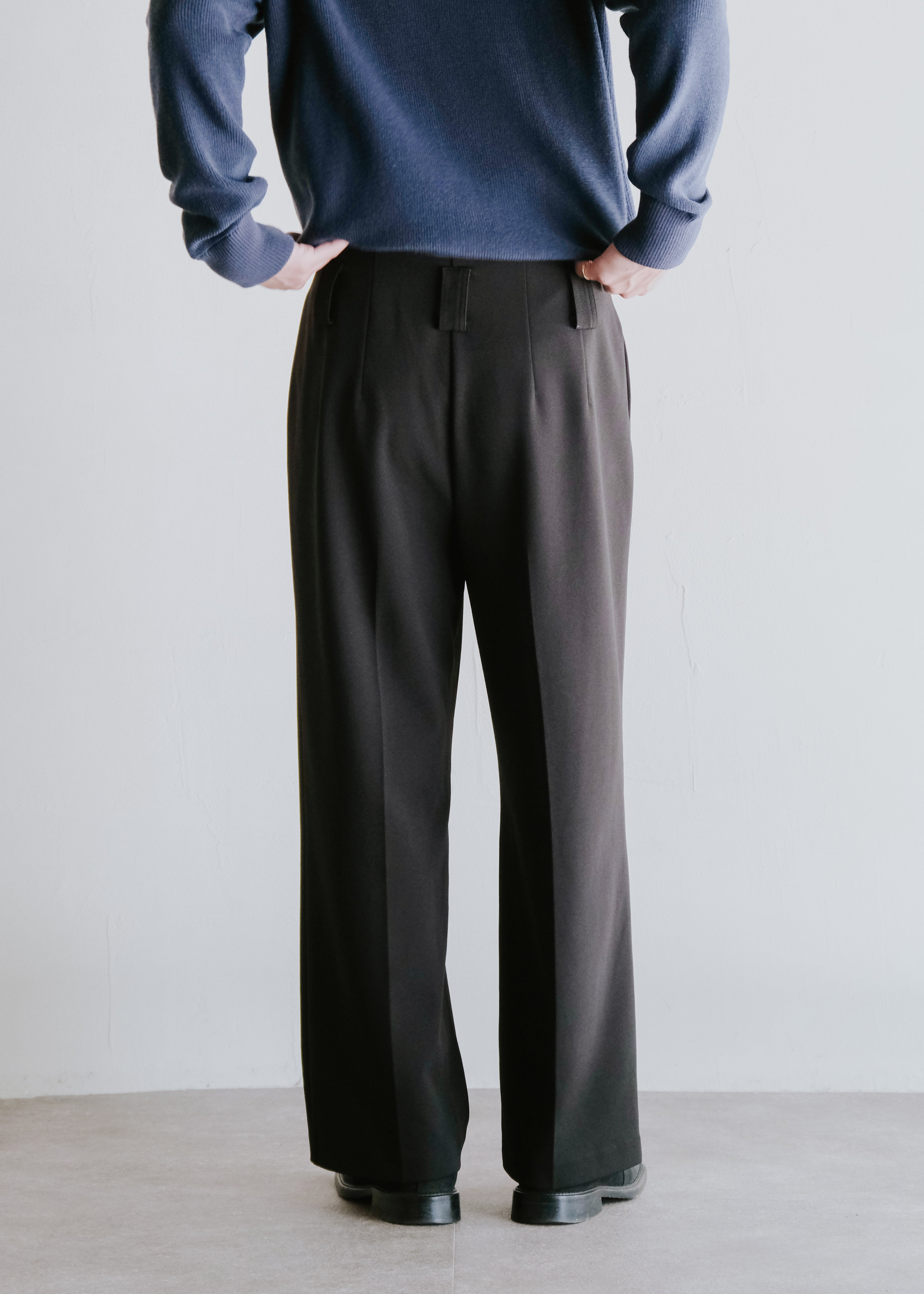 タック入り center crease relax テーパード トラウザーズ メンズ