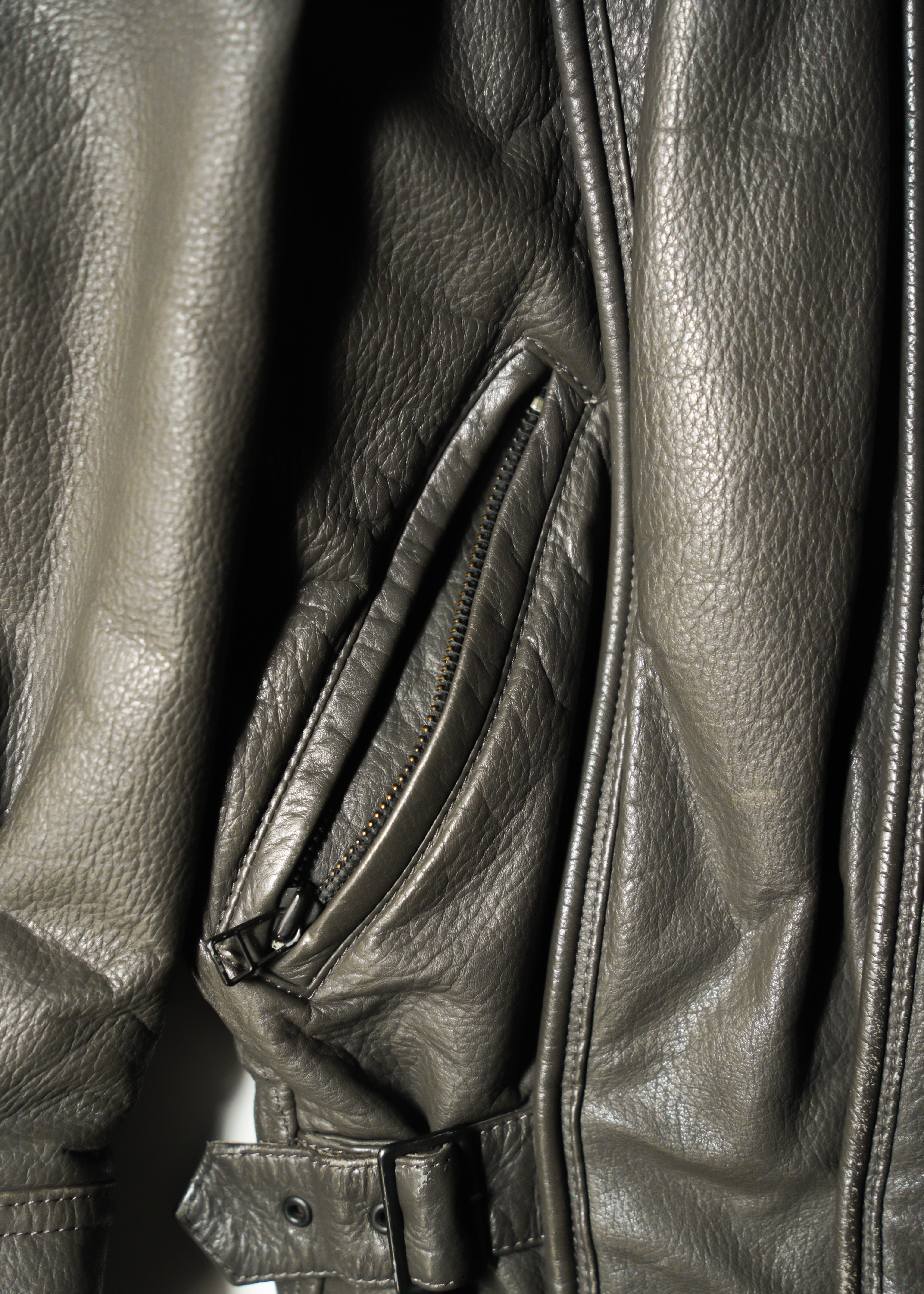 ISSEY MIYAKE 82AWzip up cow leather jacket