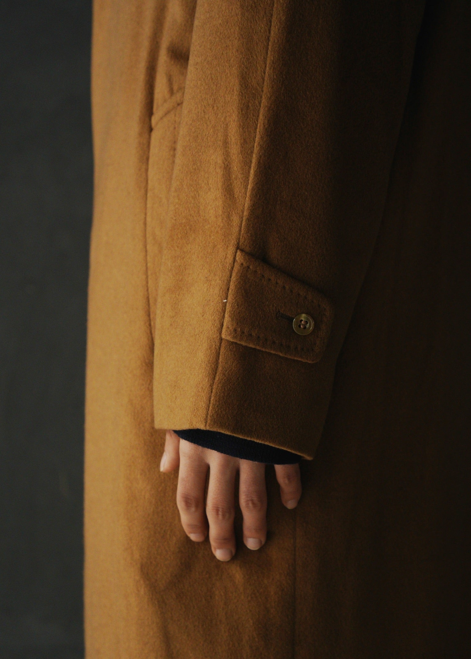 Raglan sleeve cashmere balmacaan coat