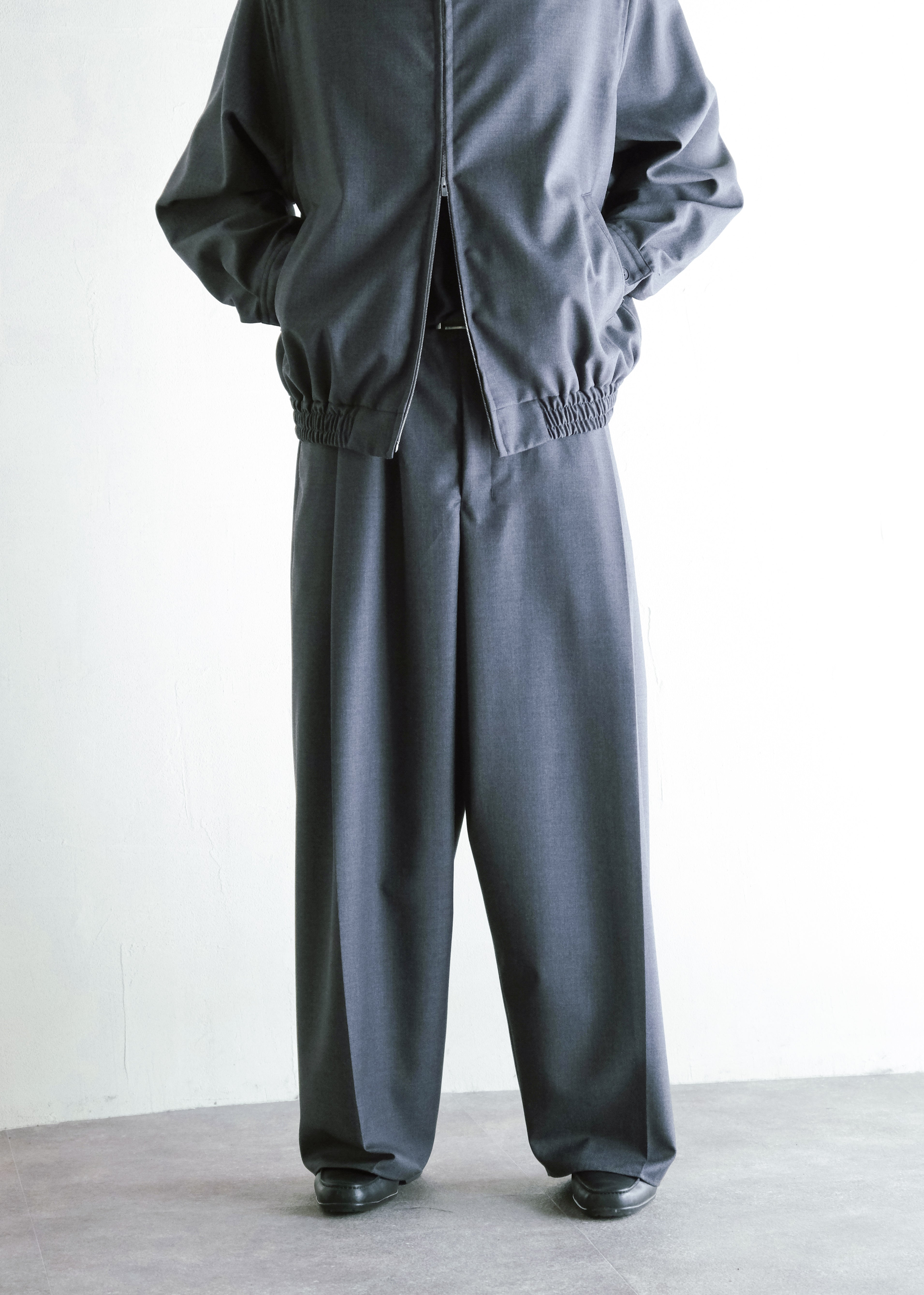nonnotte 26AW Draping Crotch Box Pleats One- Tuck Trousers/ Charcoal Top