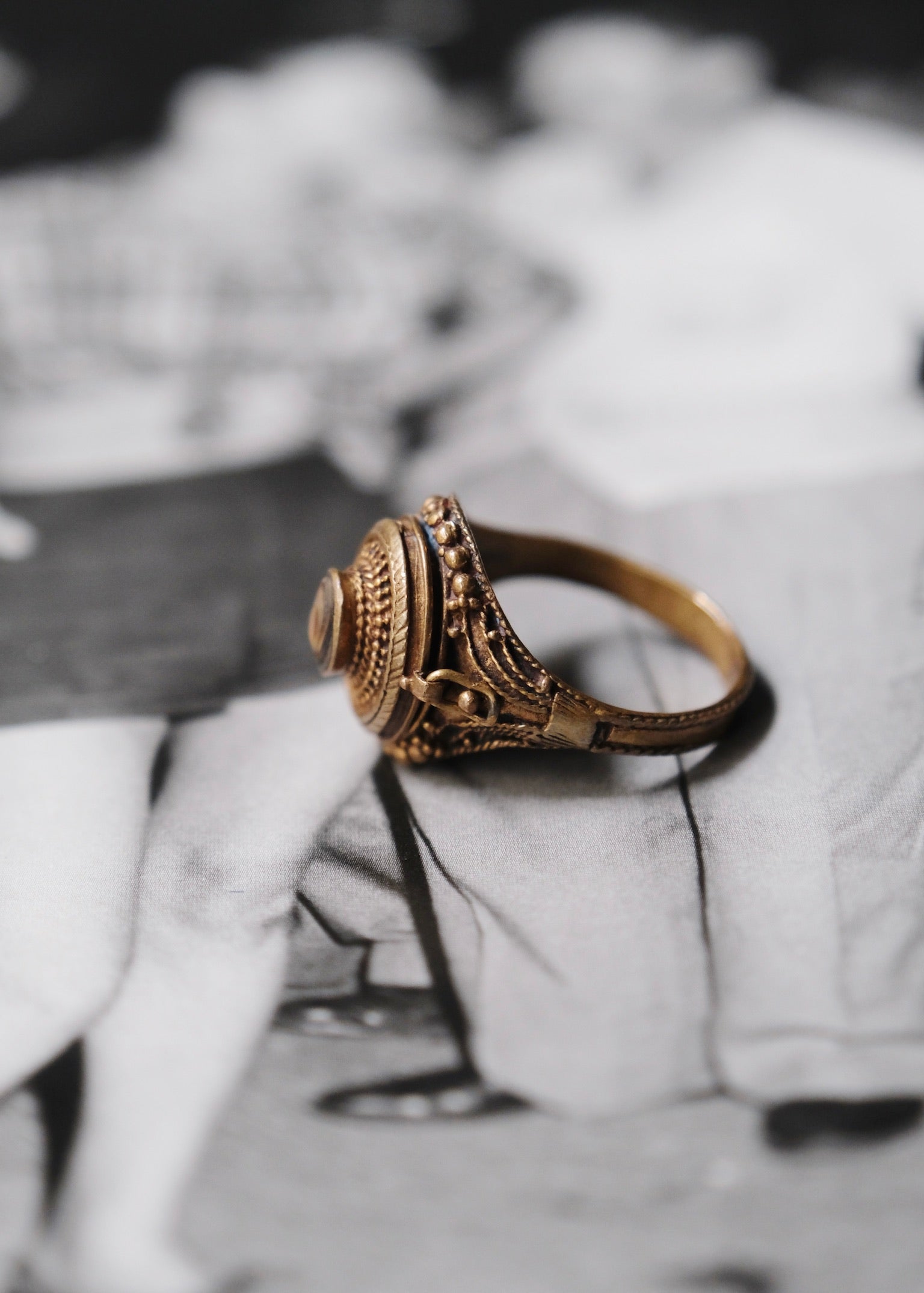 1900〜10's Antique poison ring
