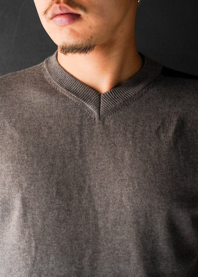 SHOOP 26SS crossed stripe v-neck / Taupe