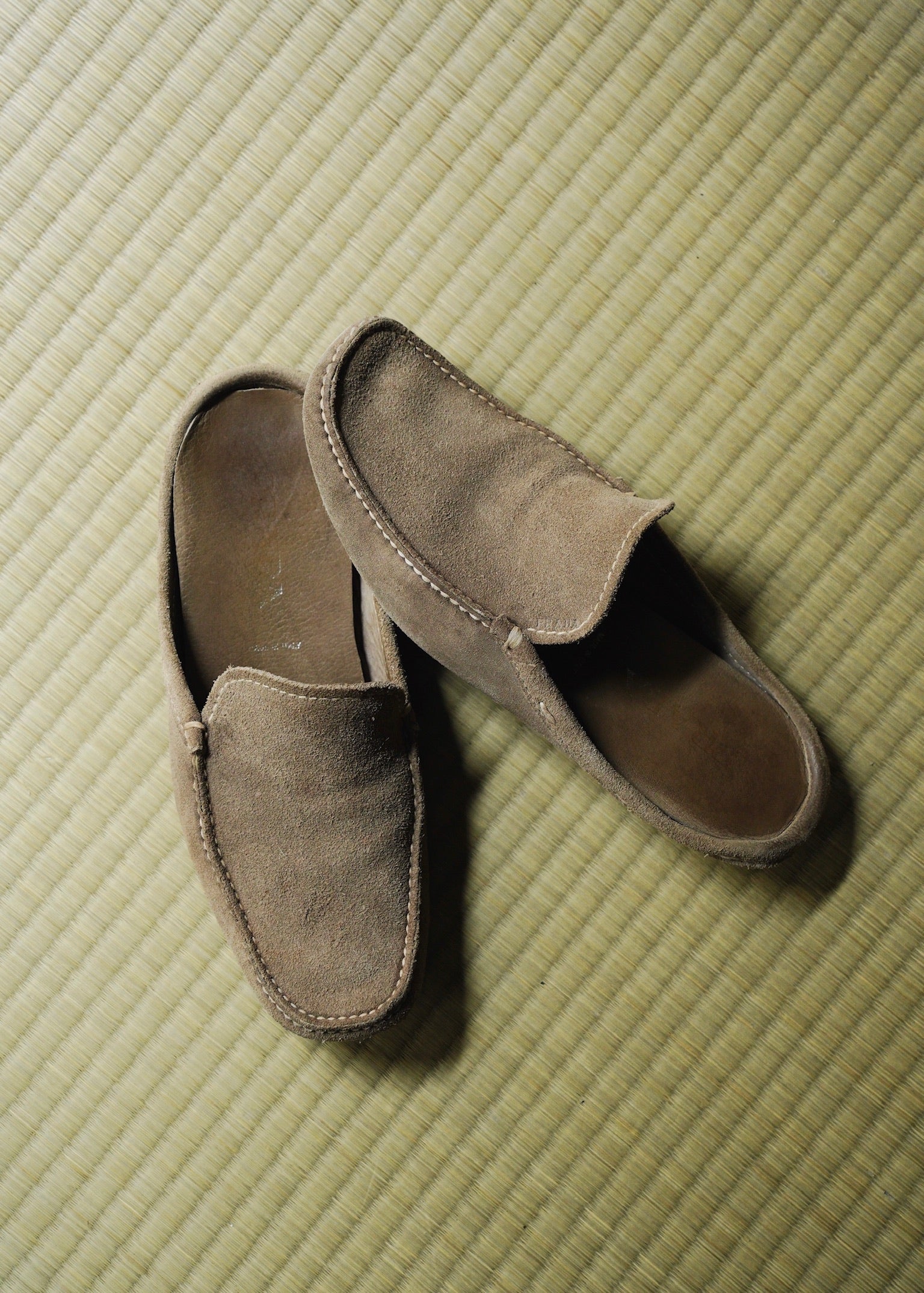 00’s PRADA suede square toe mules