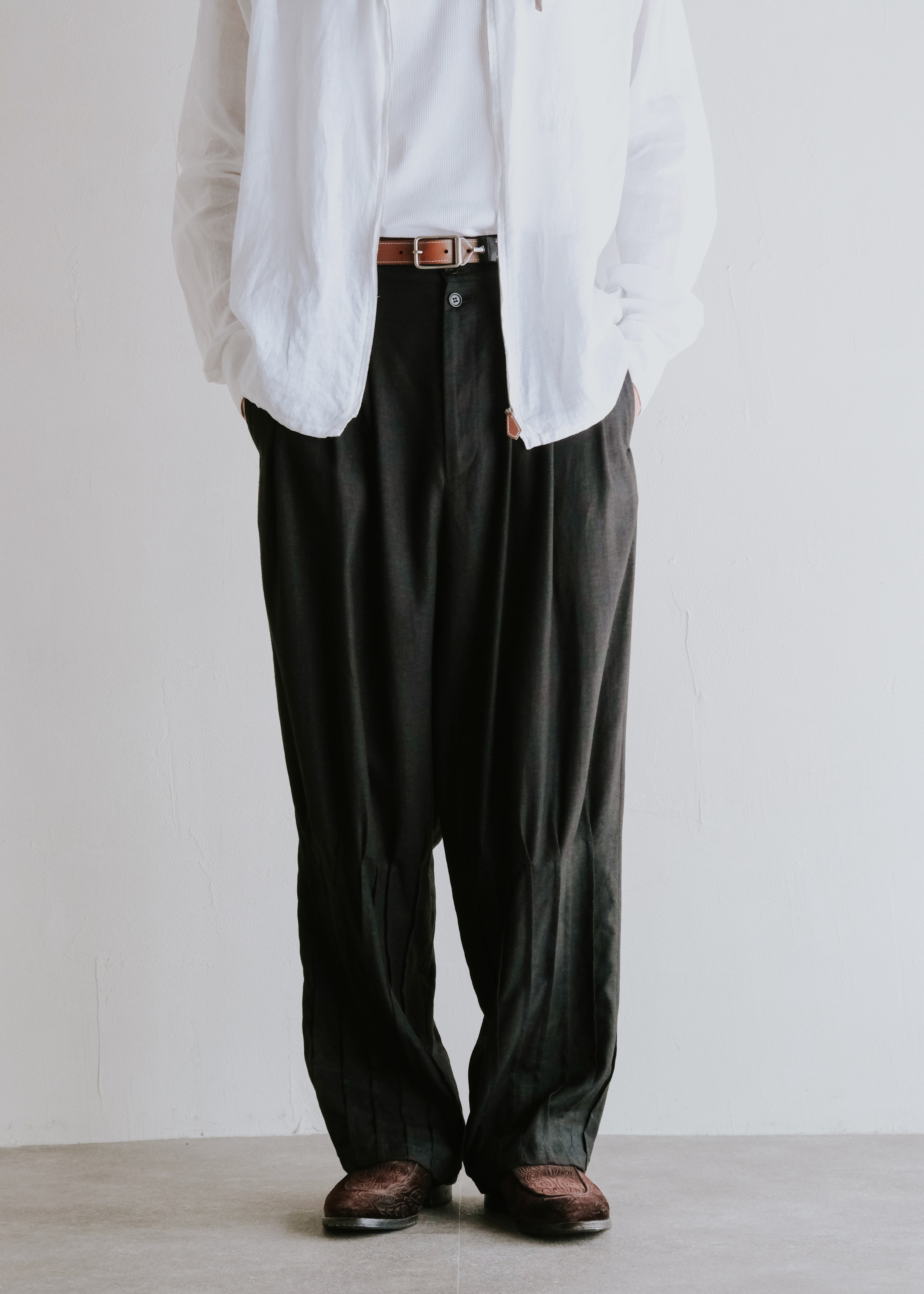 HOMO LUDENS 26SS pintuck linen slacks / Black