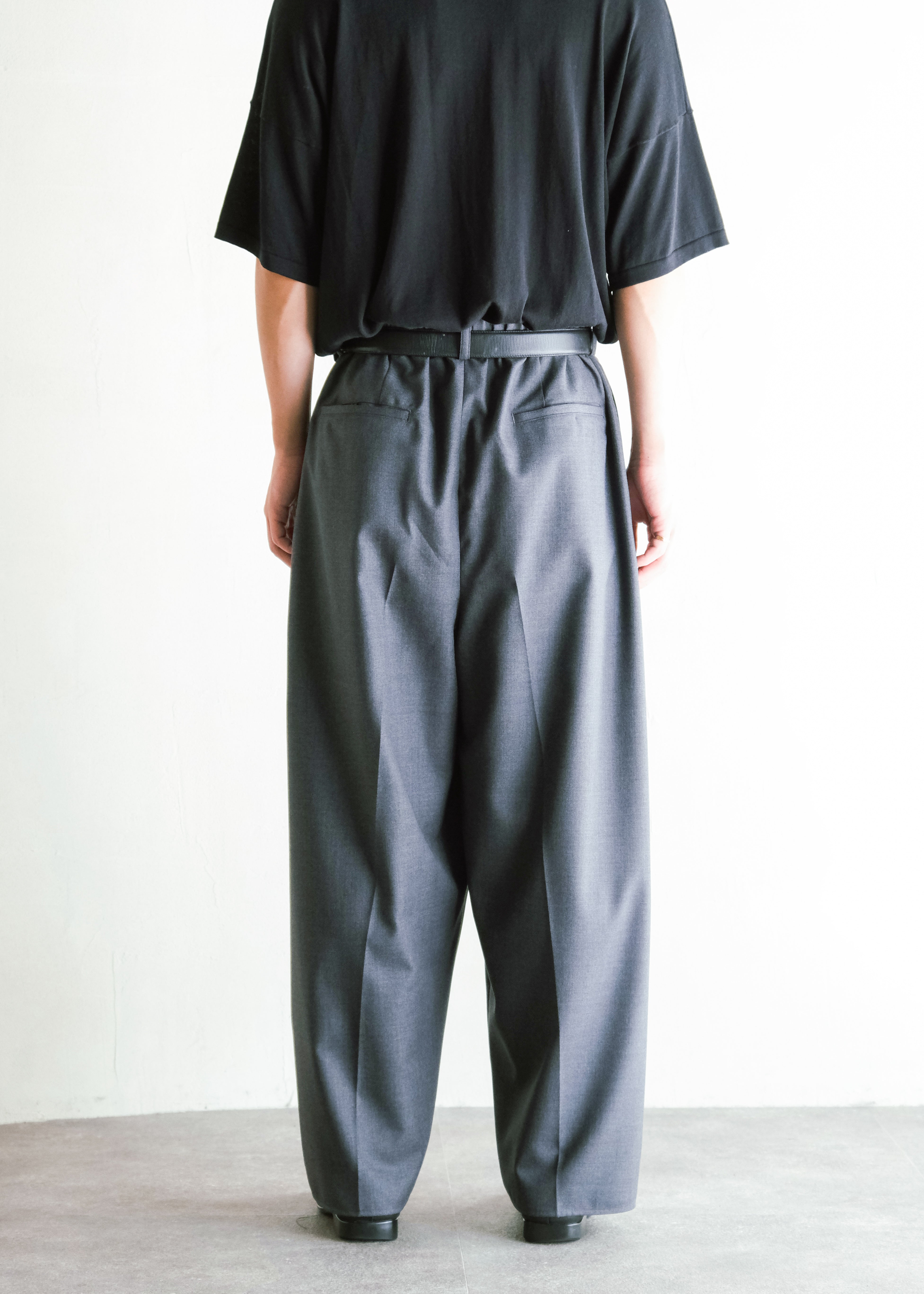 nonnotte 26AW Draping Crotch Box Pleats One- Tuck Trousers/ Charcoal Top