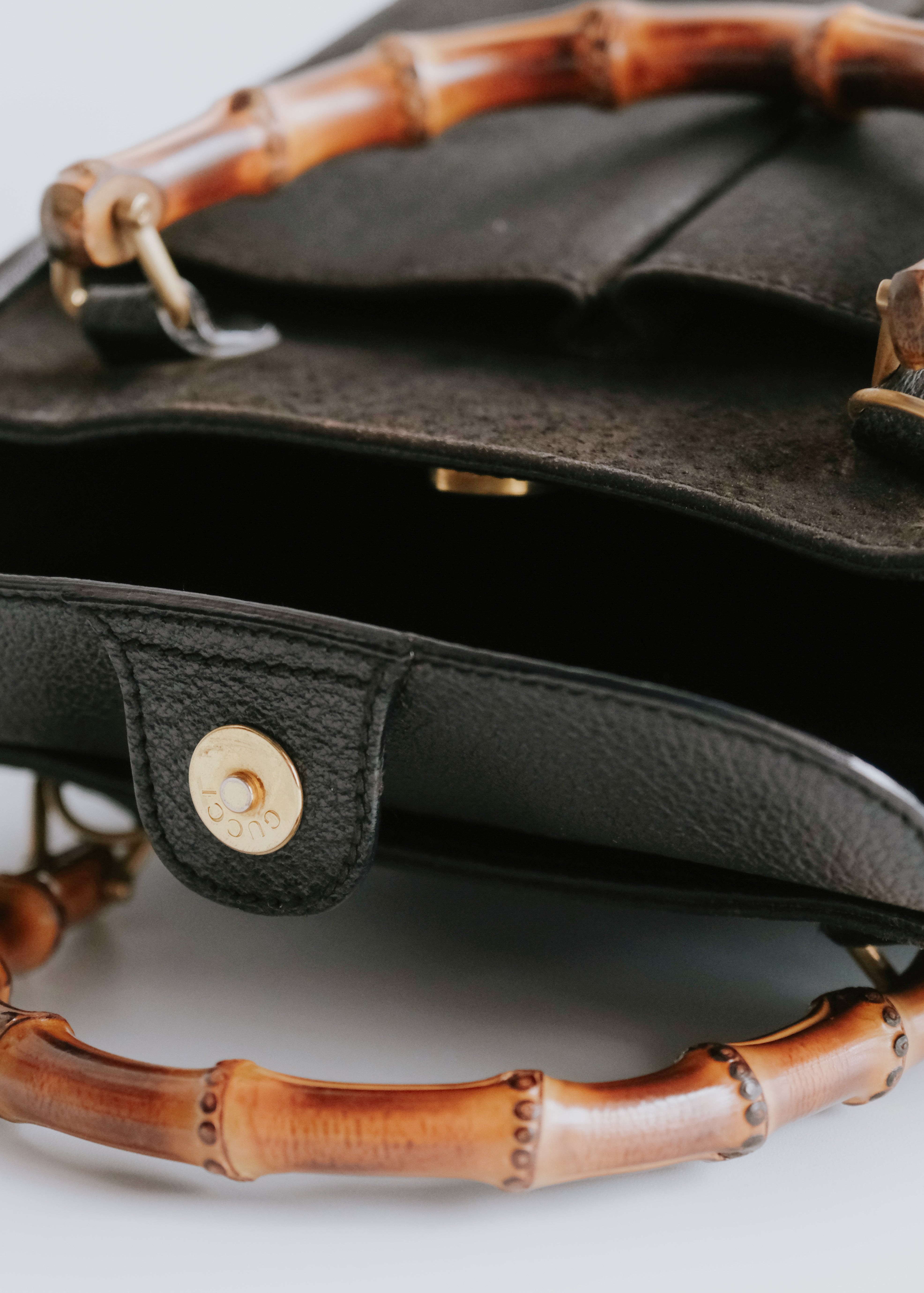 90-00's GUCCI nubuck leather hand bag with banboo handle