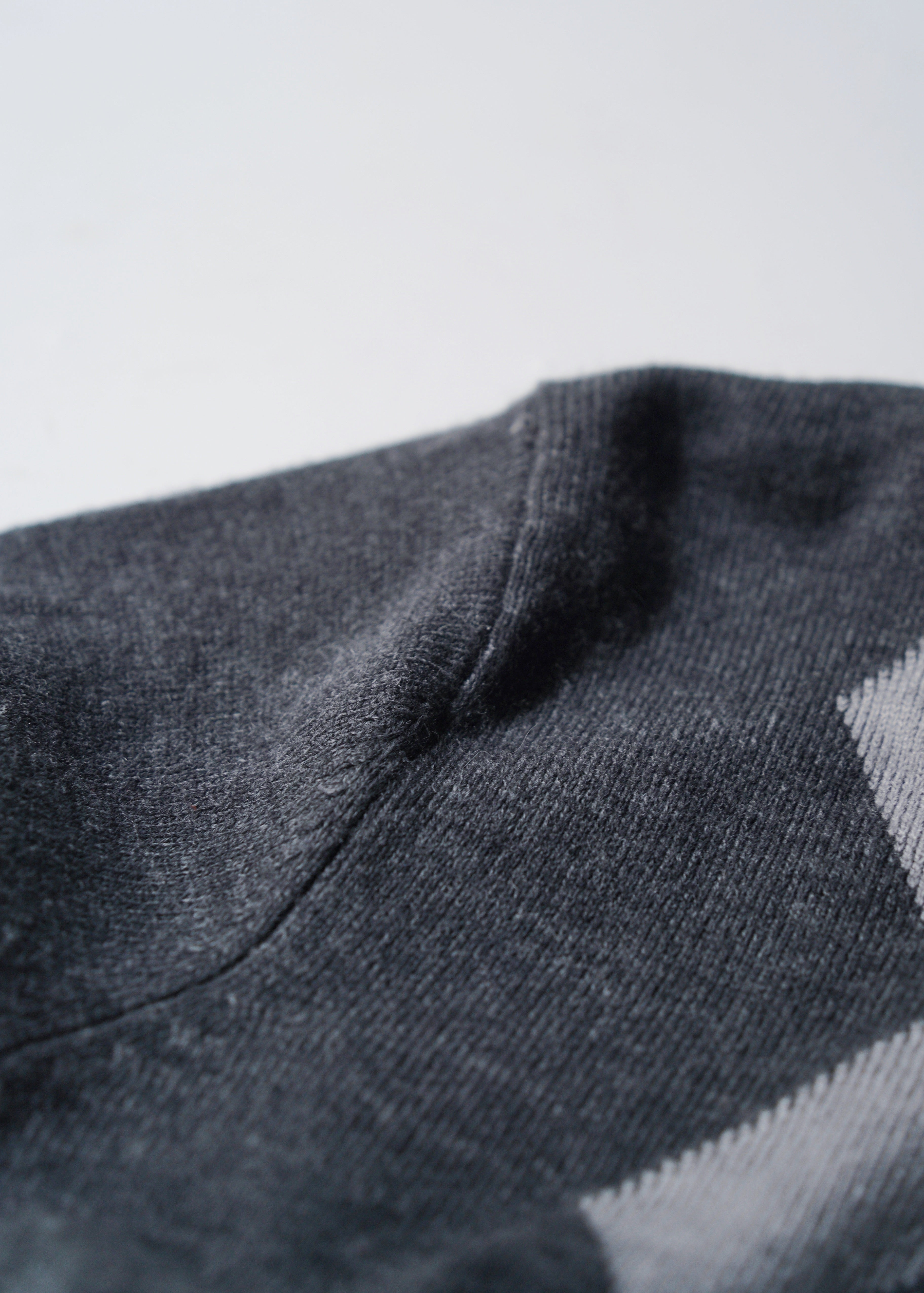 v neck argyle knit