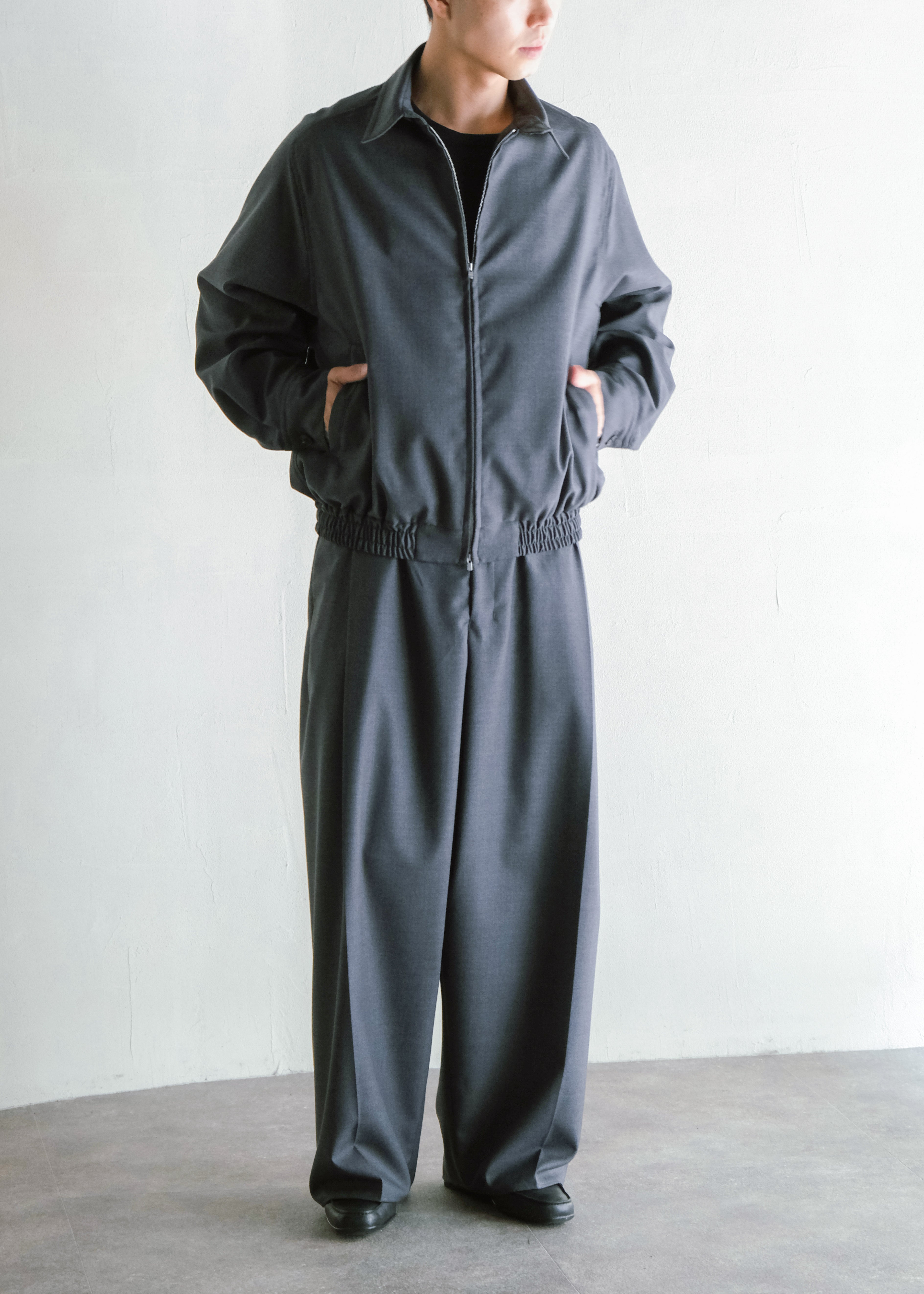 nonnotte 26AW Draping Crotch Box Pleats One- Tuck Trousers/ Charcoal Top