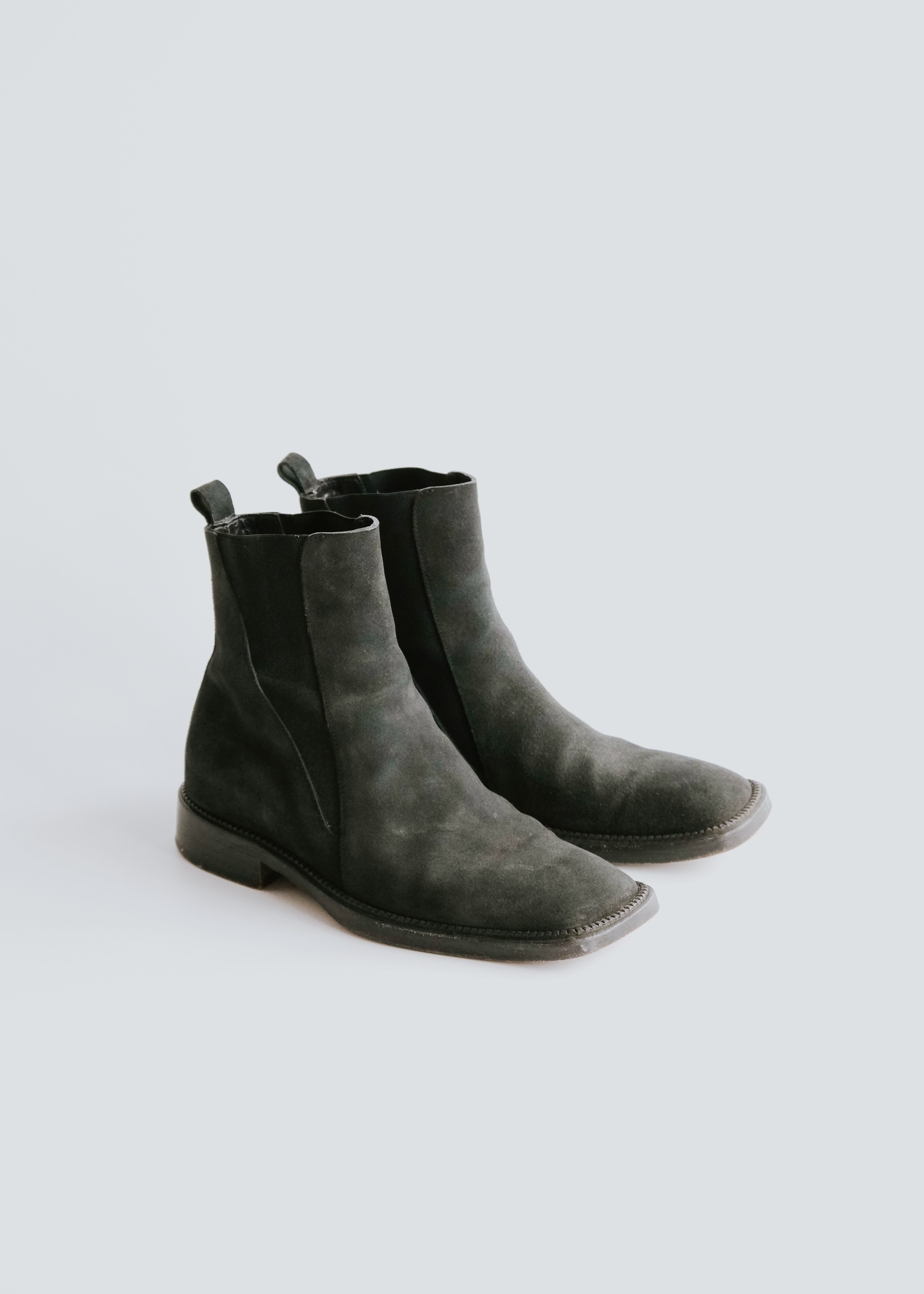 00'a CoSTUME NATIONAL HOMME suede leather square toe side gore boots