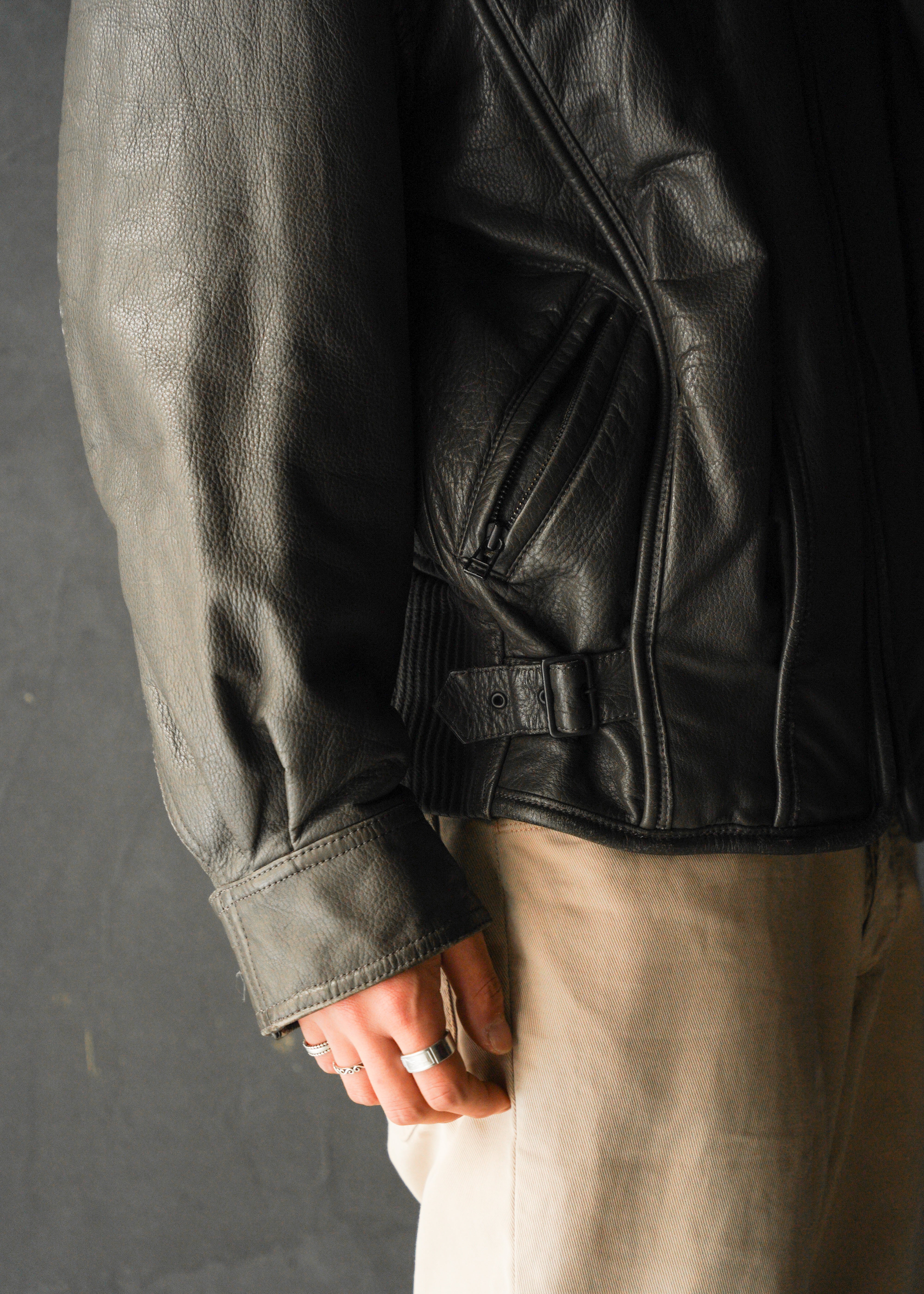 ISSEY MIYAKE 82AWzip up cow leather jacket