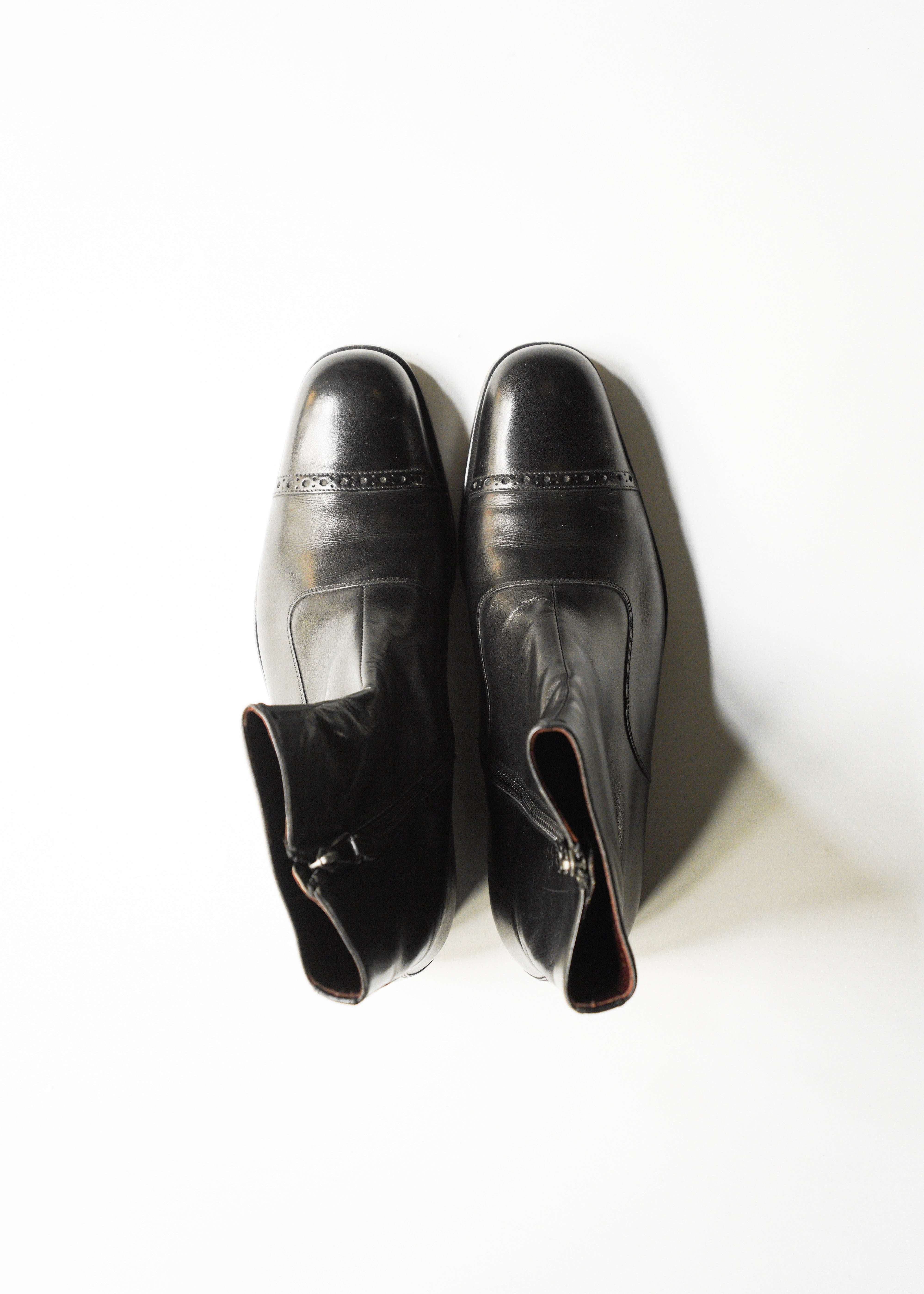 90-00's GUCCI  perforated cap-toe side zip boots