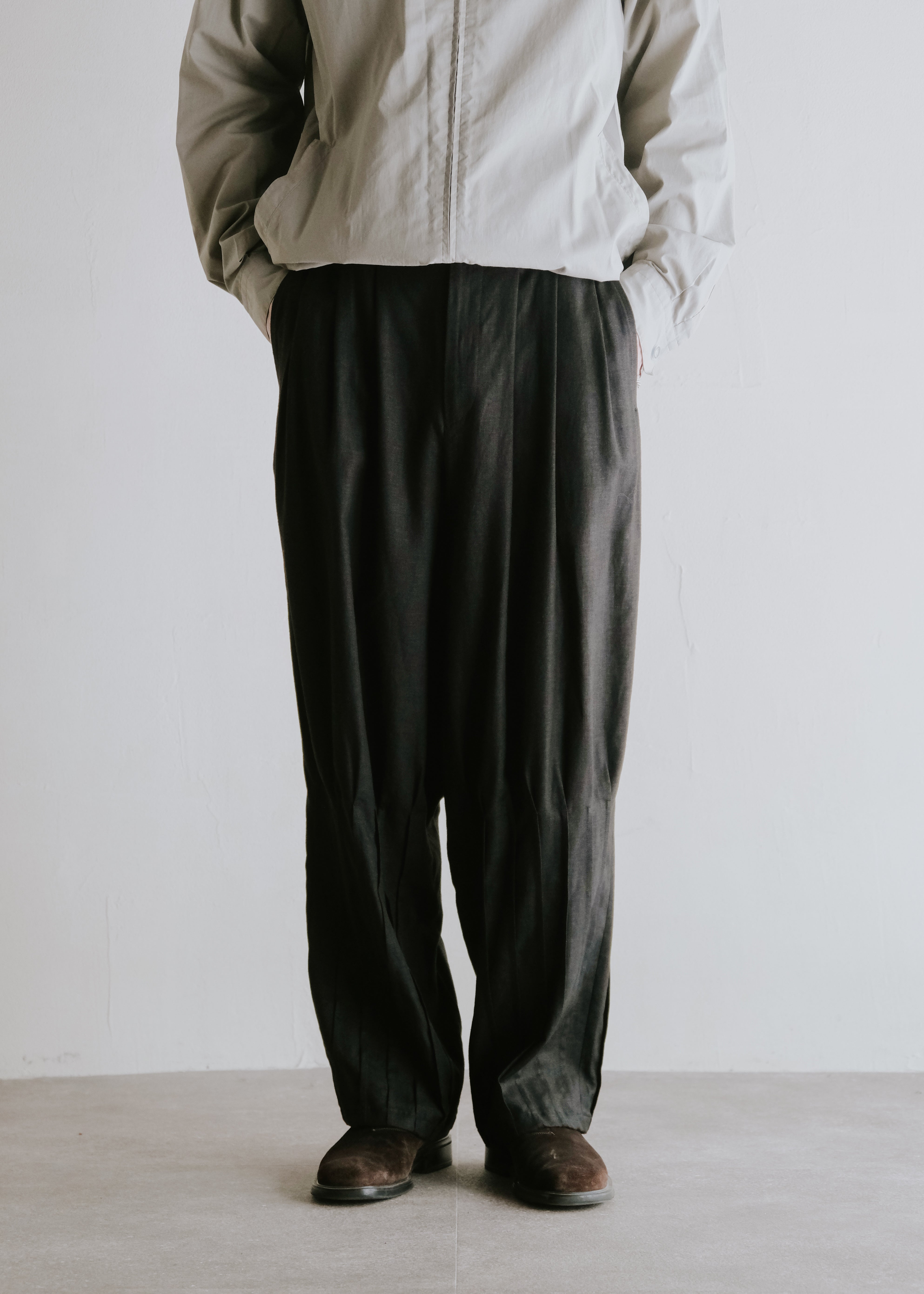 HOMO LUDENS 26SS pintuck linen slacks / Black