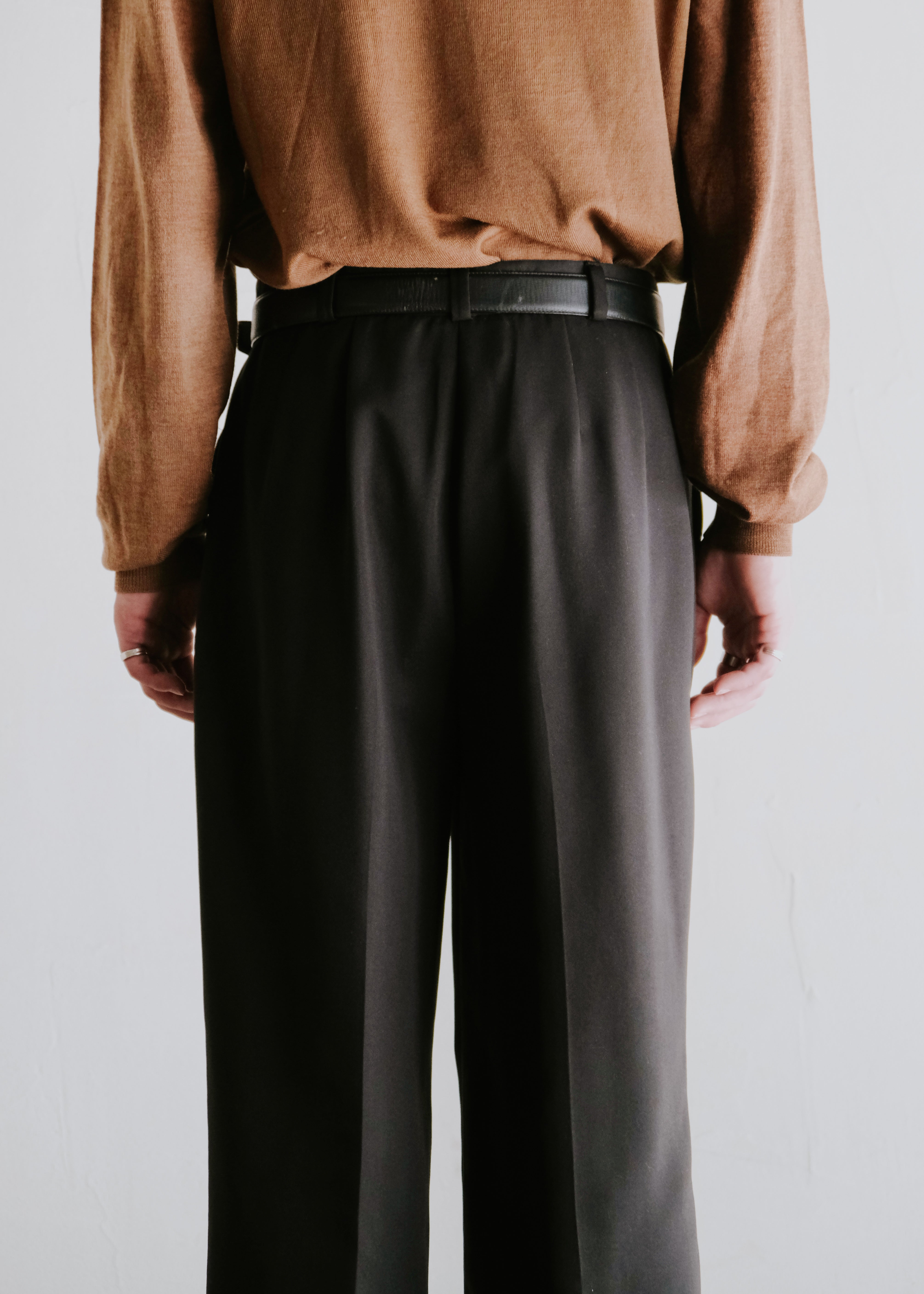 center creased tuck wide straight slacks