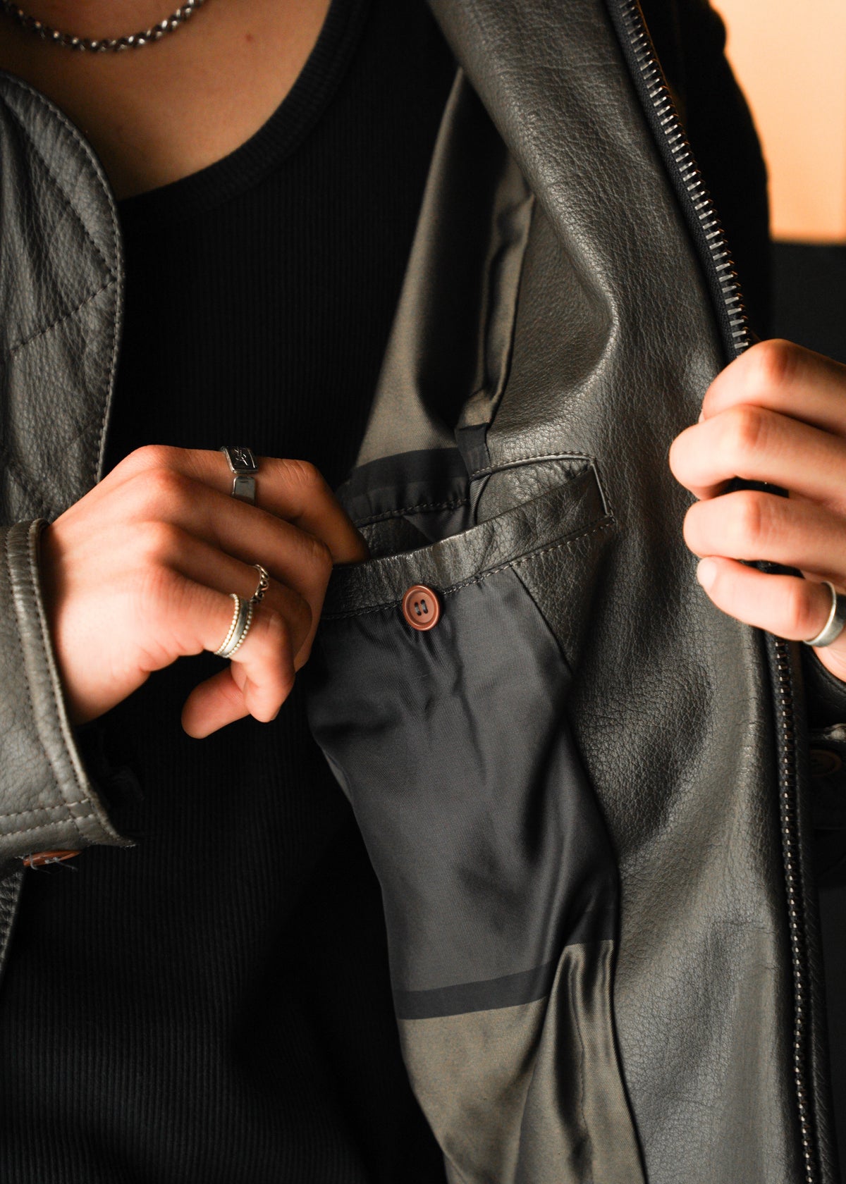 ISSEY MIYAKE 82AWzip up cow leather jacket