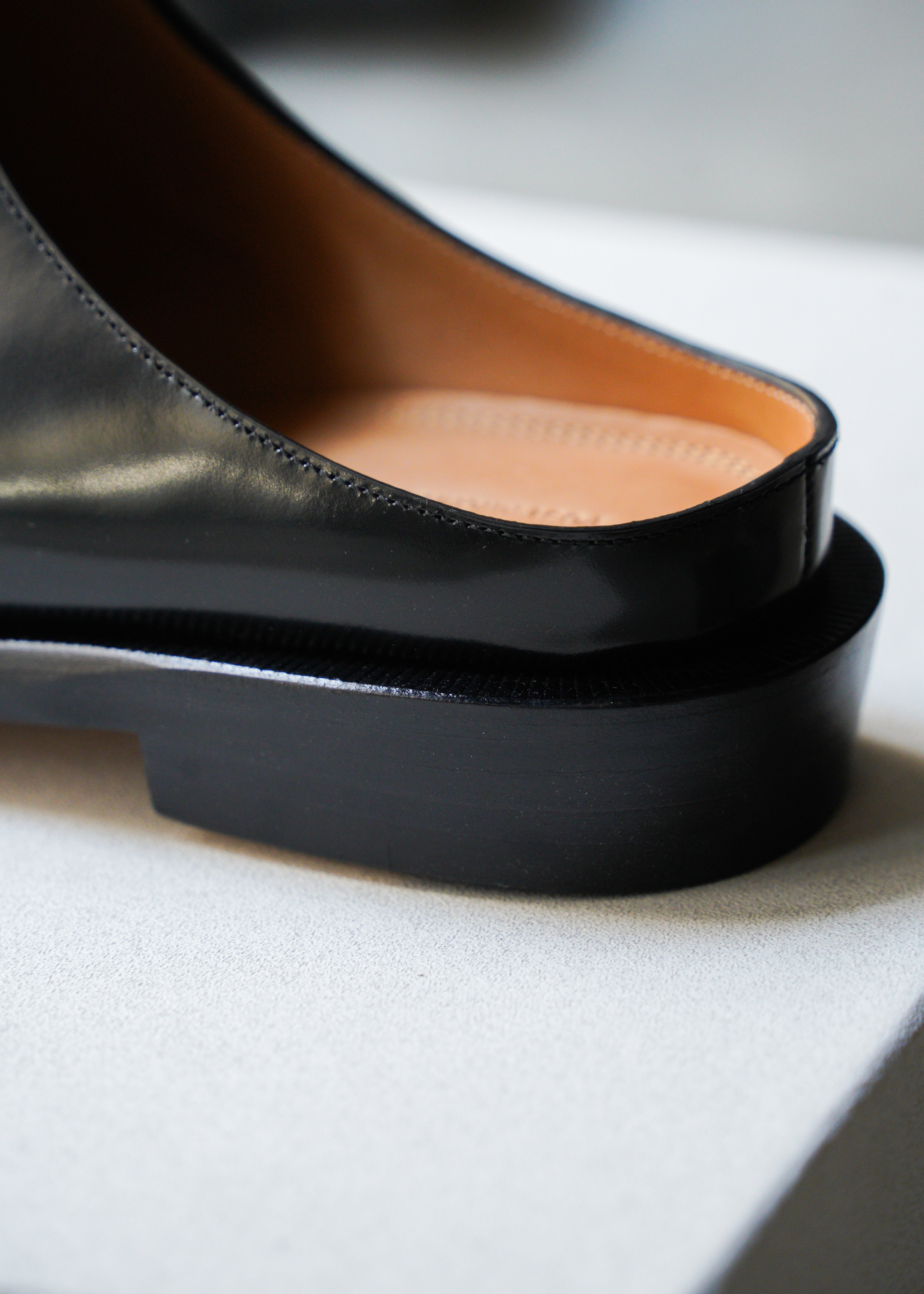 POST ARCHIVE FACTION 26SS Curved Slides / Glossy Black