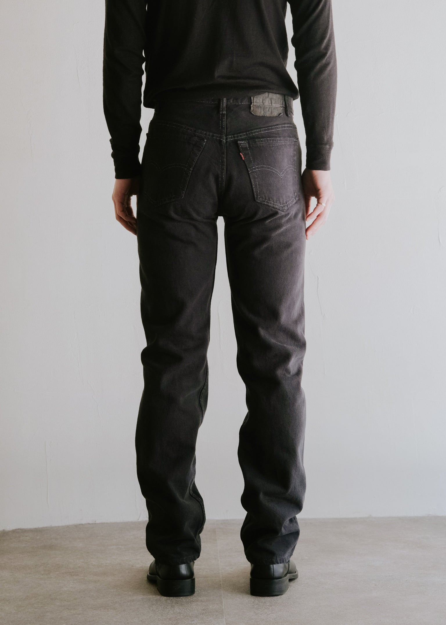 90's Levi’s button fly tapered-fit jeans