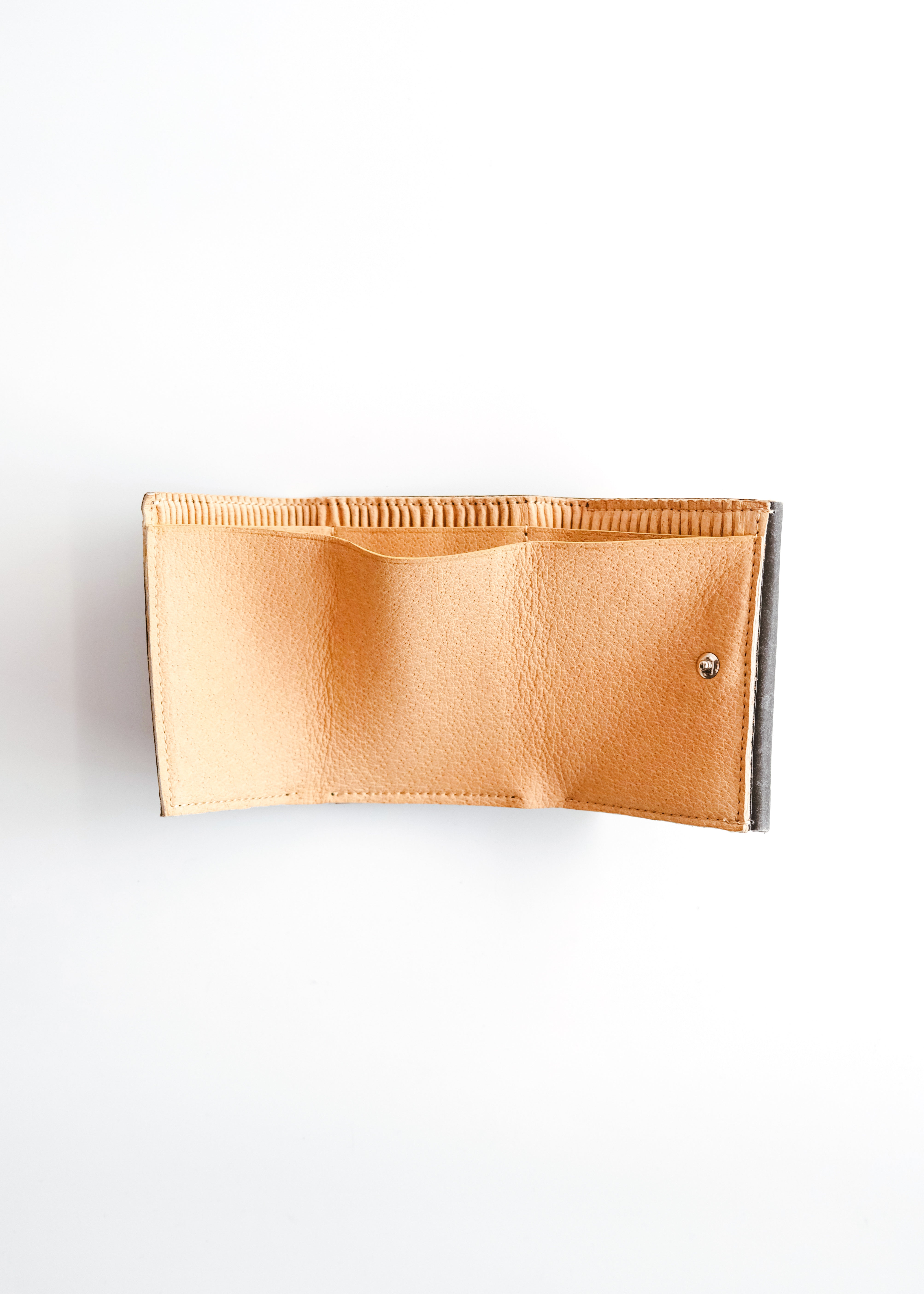 beta post cardboardic trifold wallet 050 Black メンズ