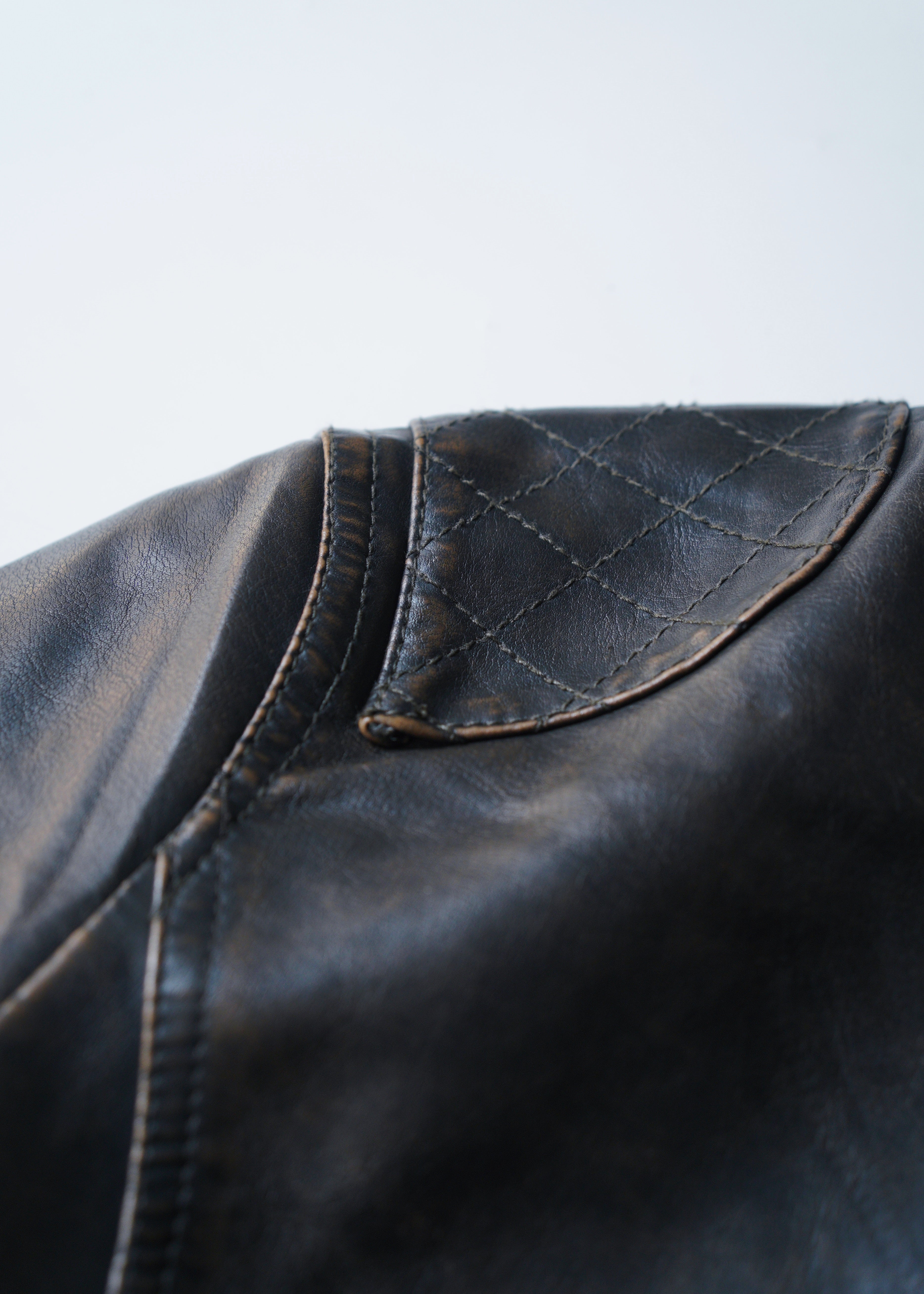 Quilted shoulder leather jacket