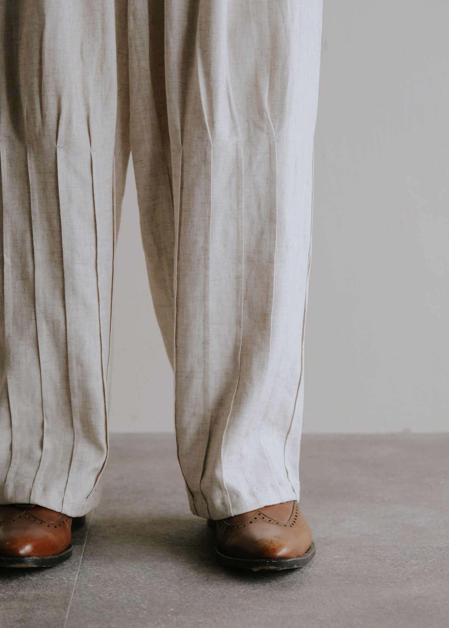 HOMO LUDENS 26SS pintuck linen slacks / Ivory