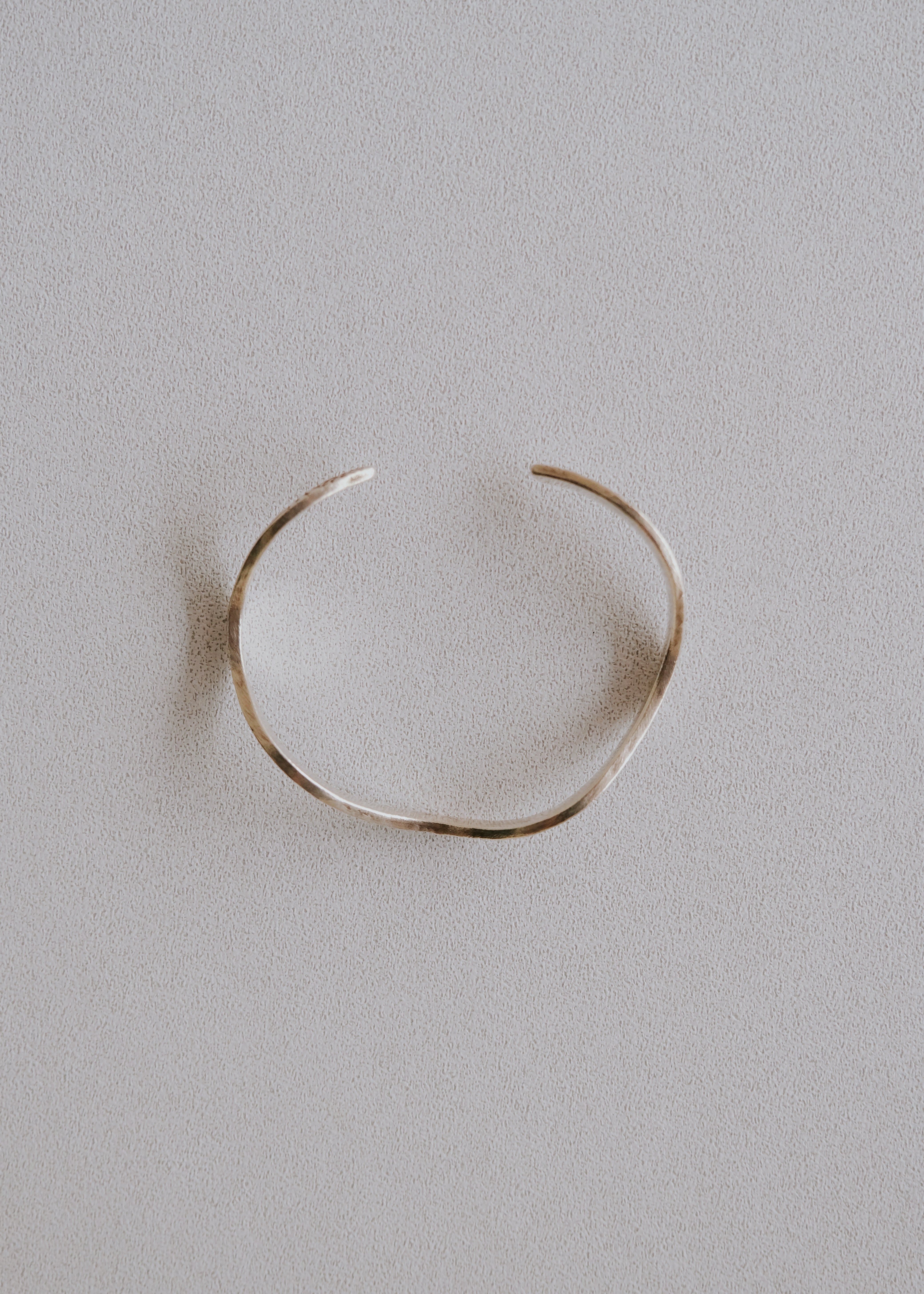 Karen silver engraved pattern waved bangle