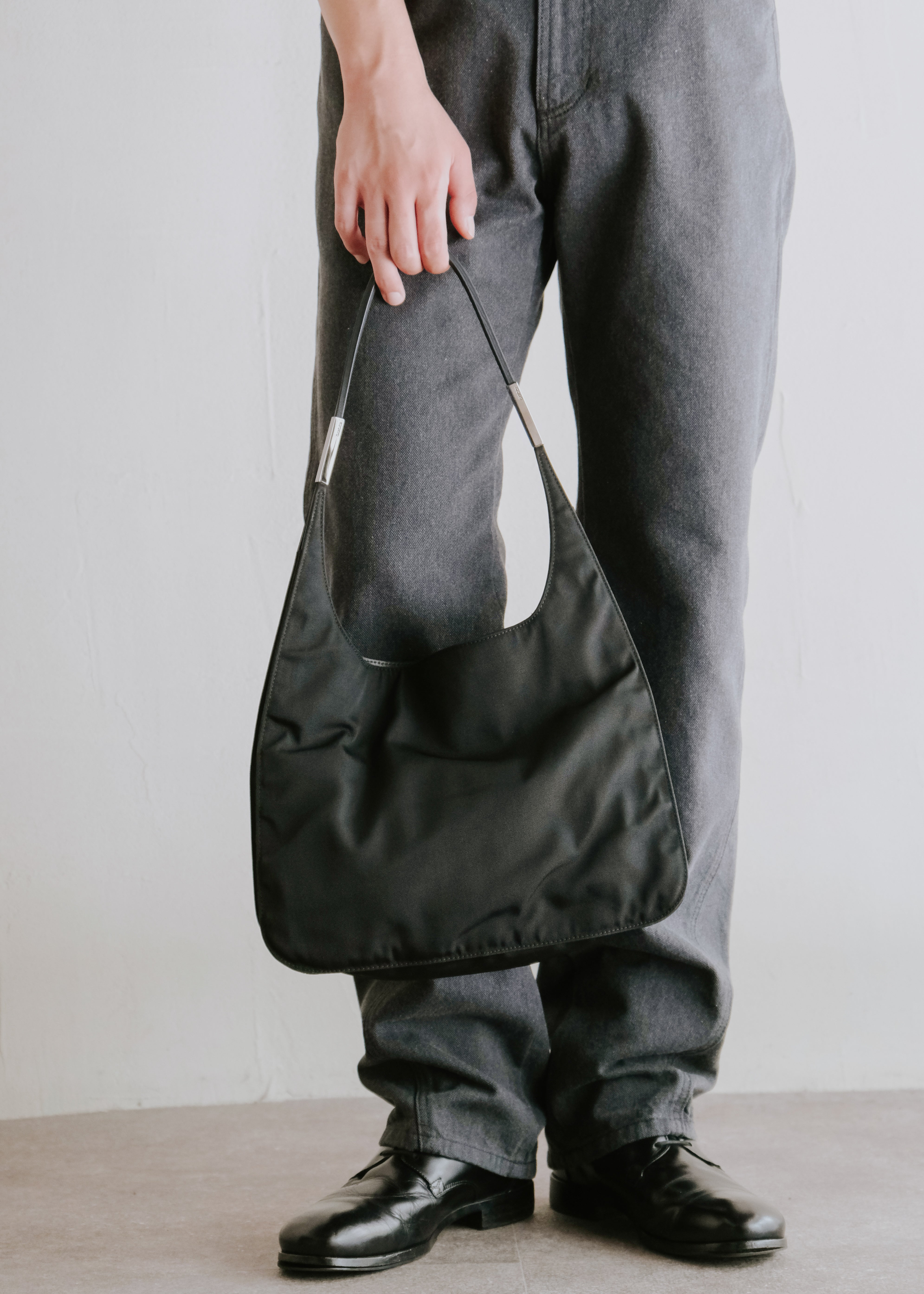 00's GUCCI nylon hand bag with leather handle