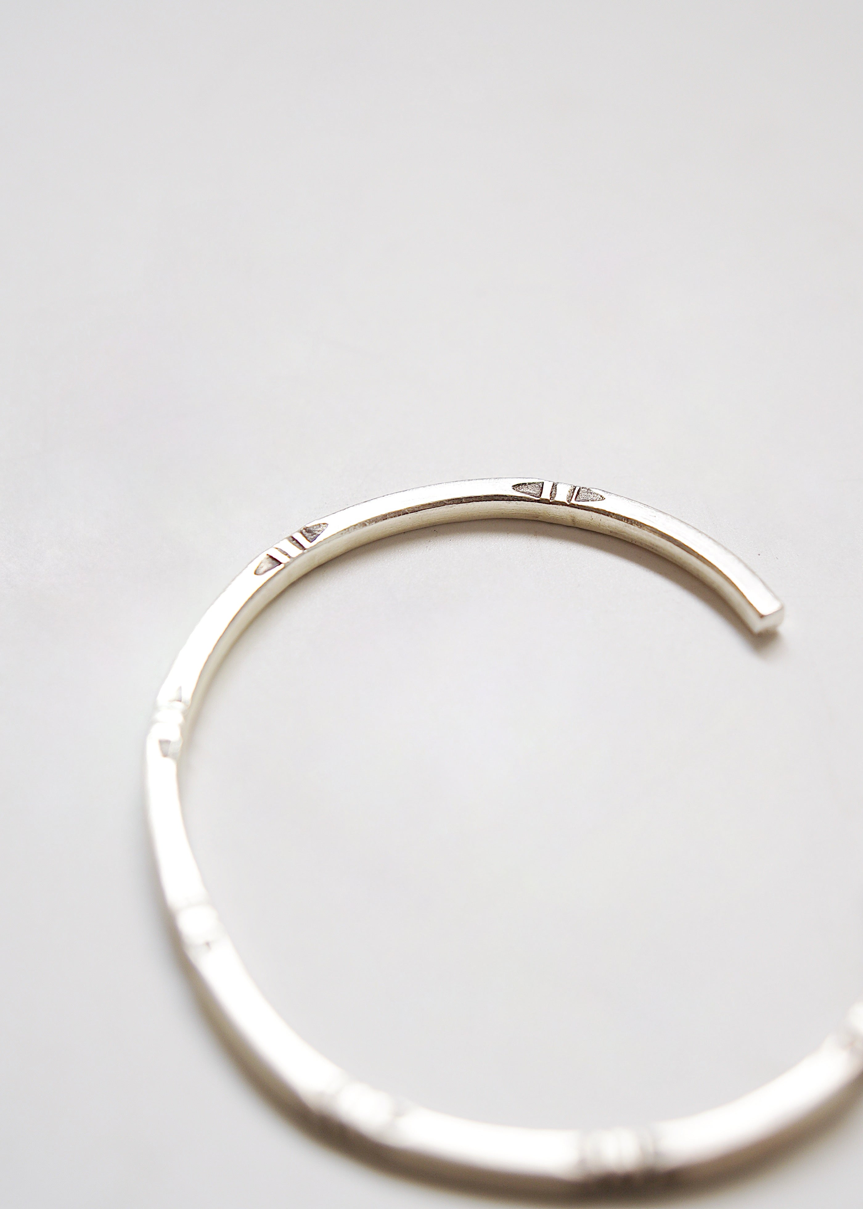 karen silver narrow Geometric patterns bangle